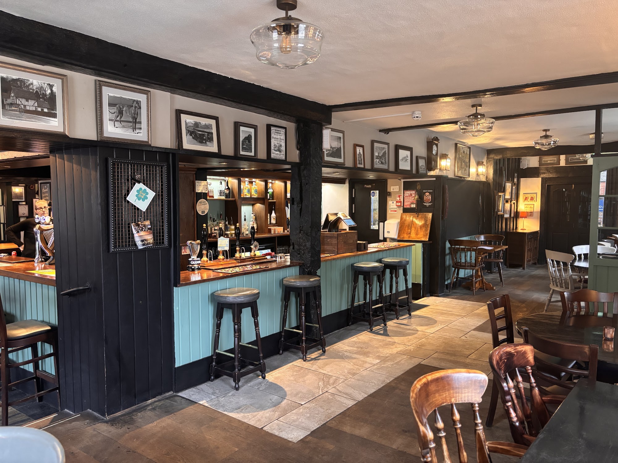 The Greyhound Traditional Pub & Restaurant