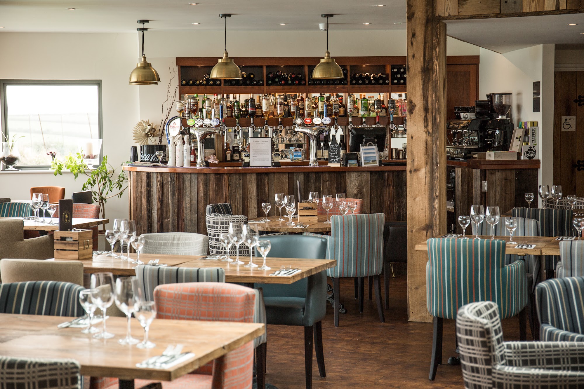 The Pickwick Inn & Oliver's Restaurant