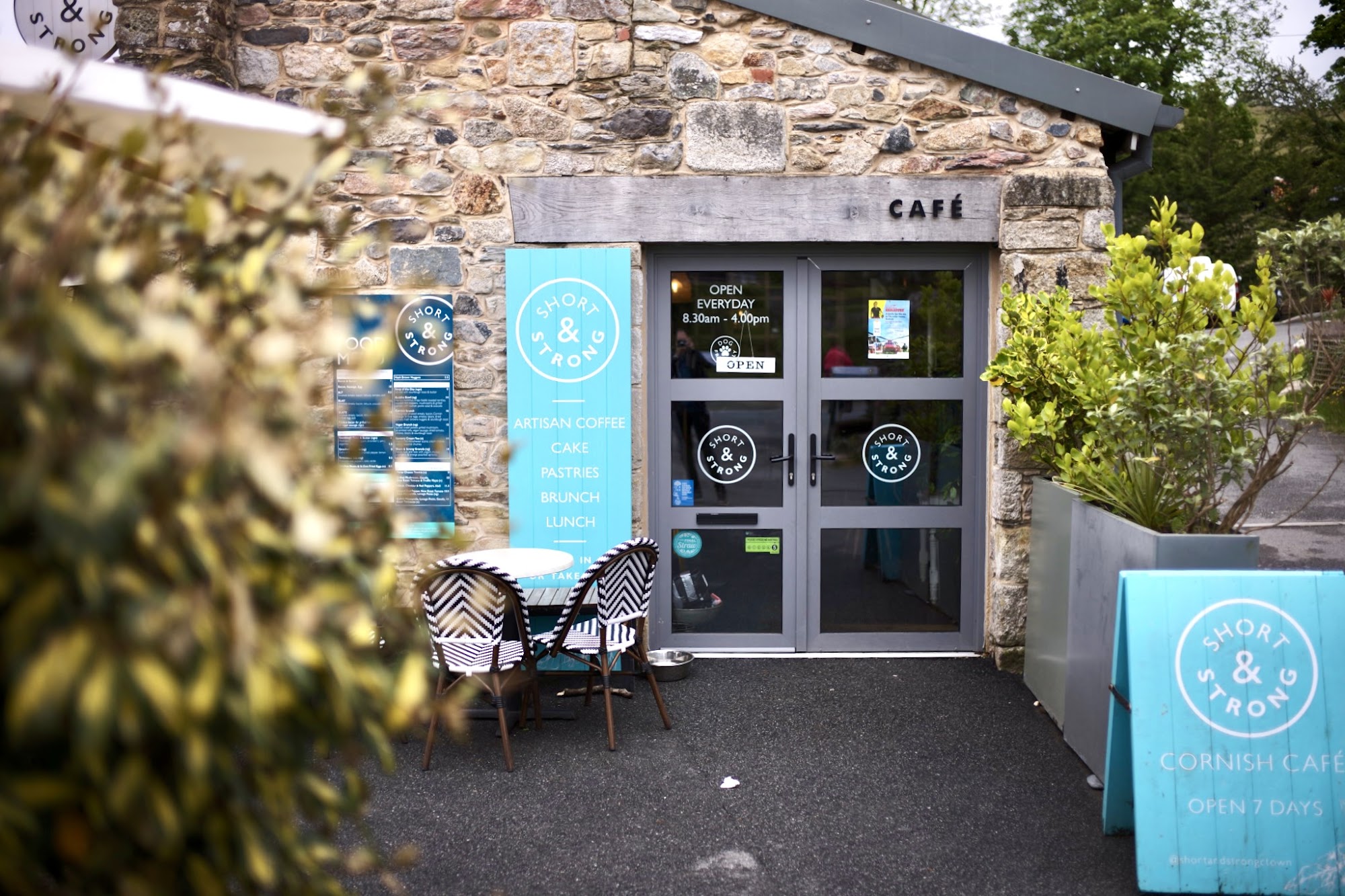 Short & Strong Cafe & Deli