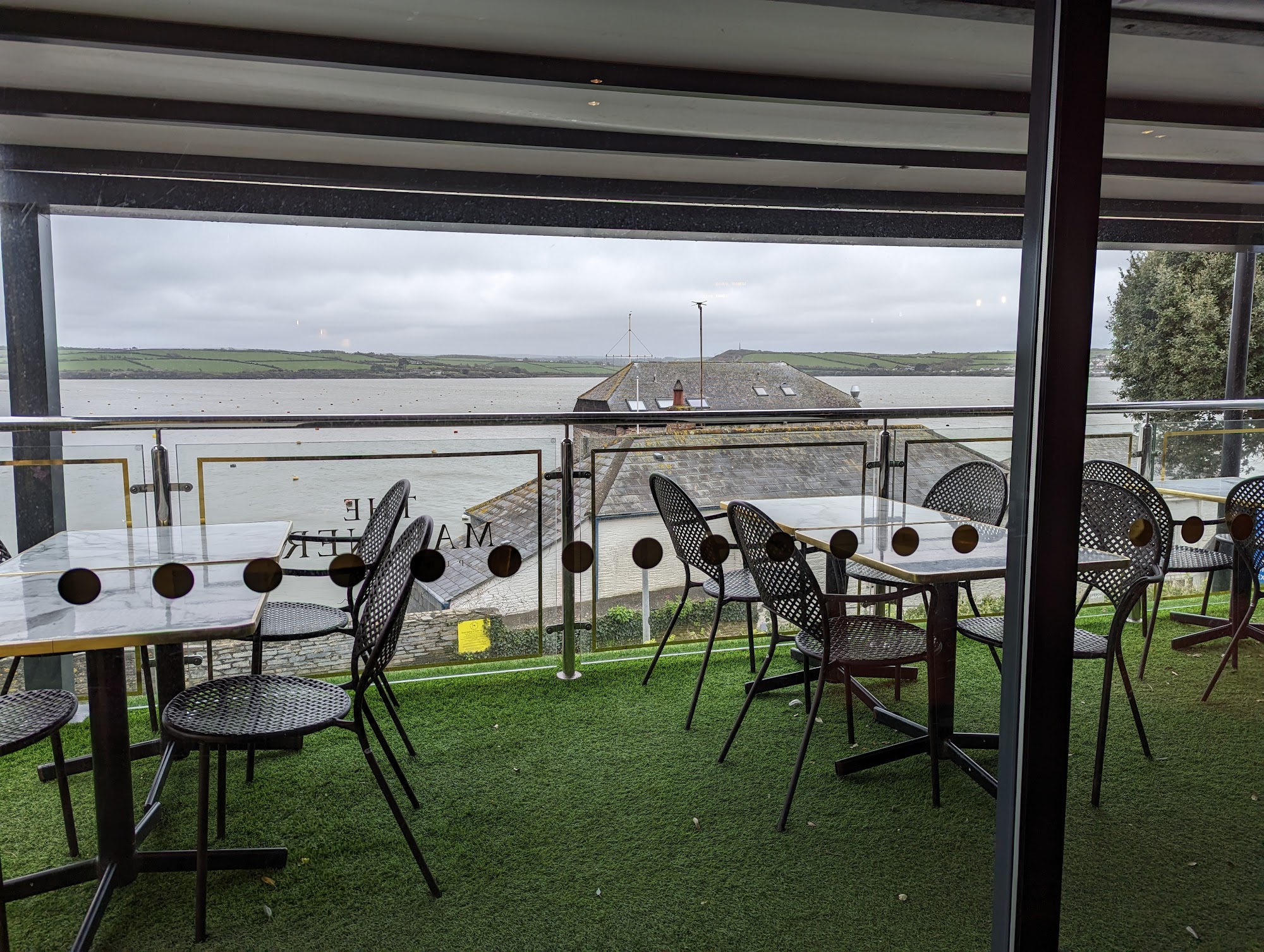 The Mariners Public House in Rock