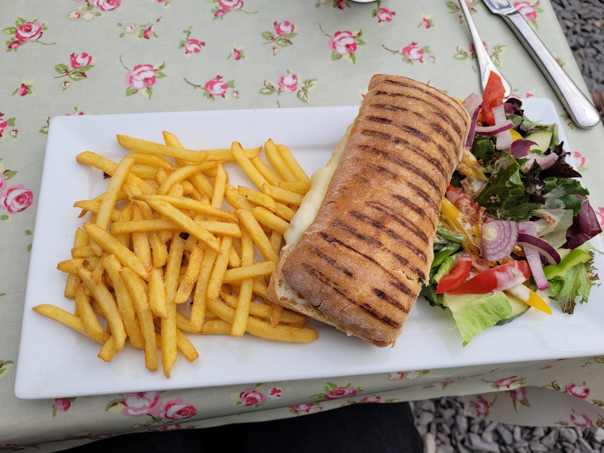 Ellie’s Food Hut