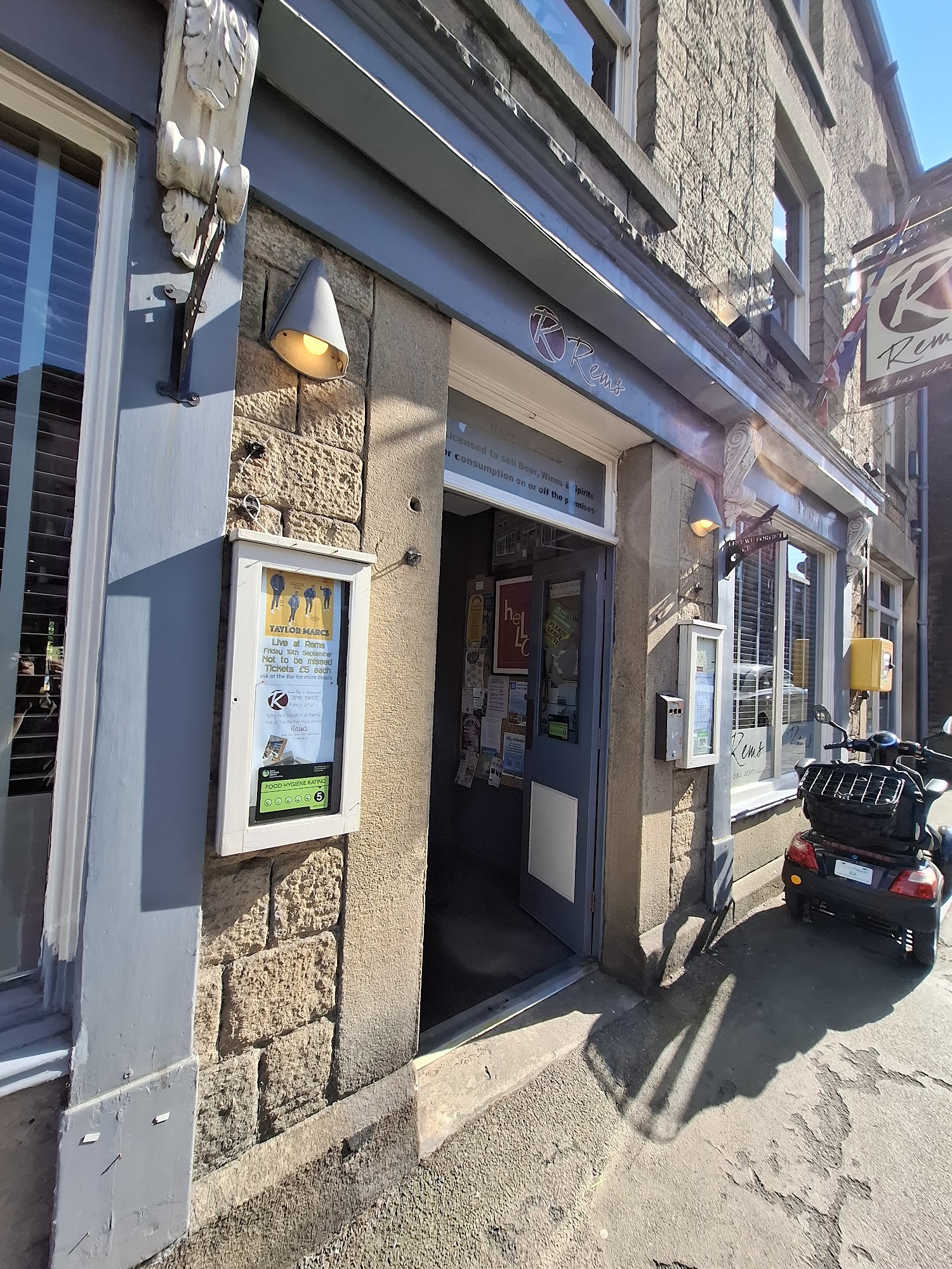 Rems Cafe Bar & Restaurant