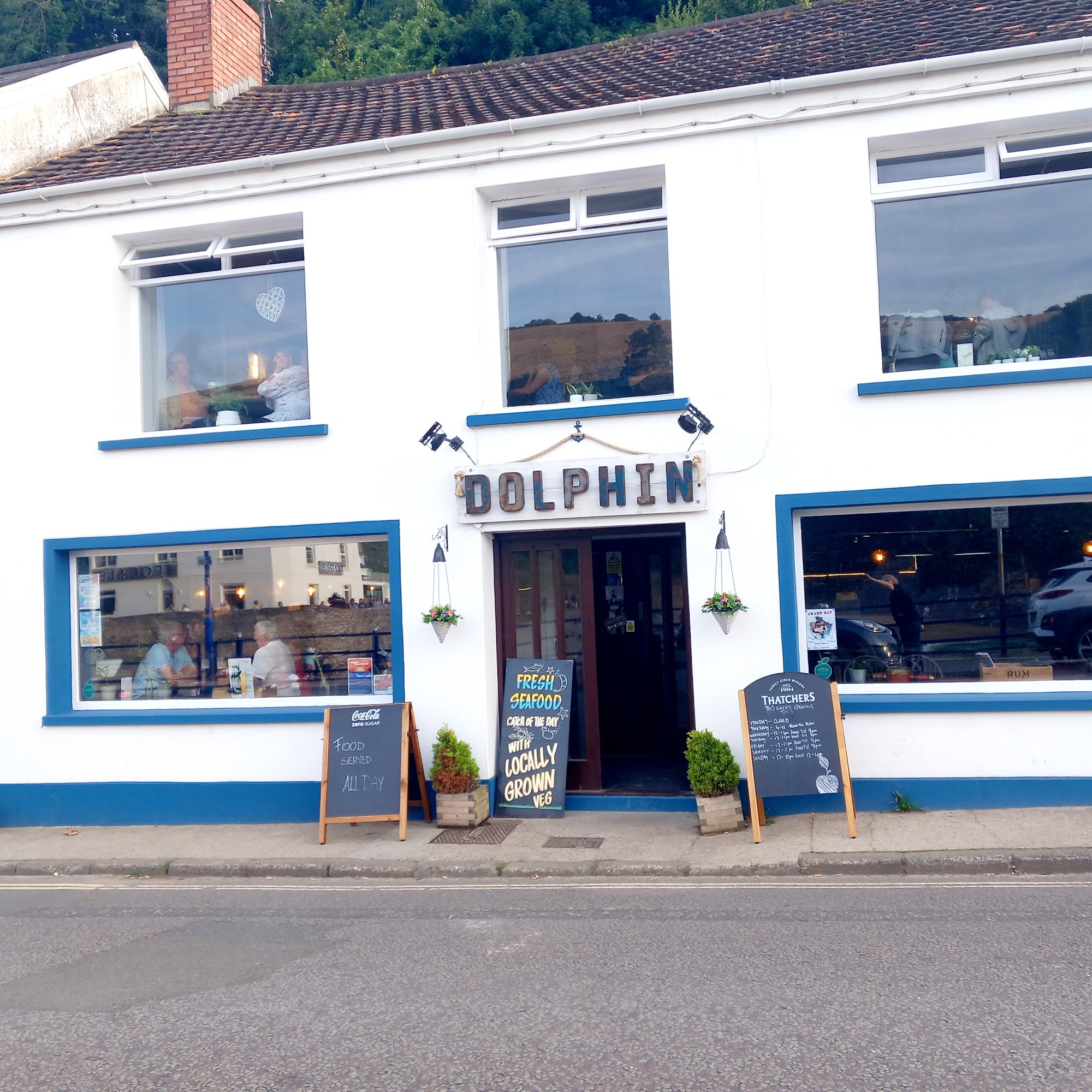 The Dolphin Inn ltd