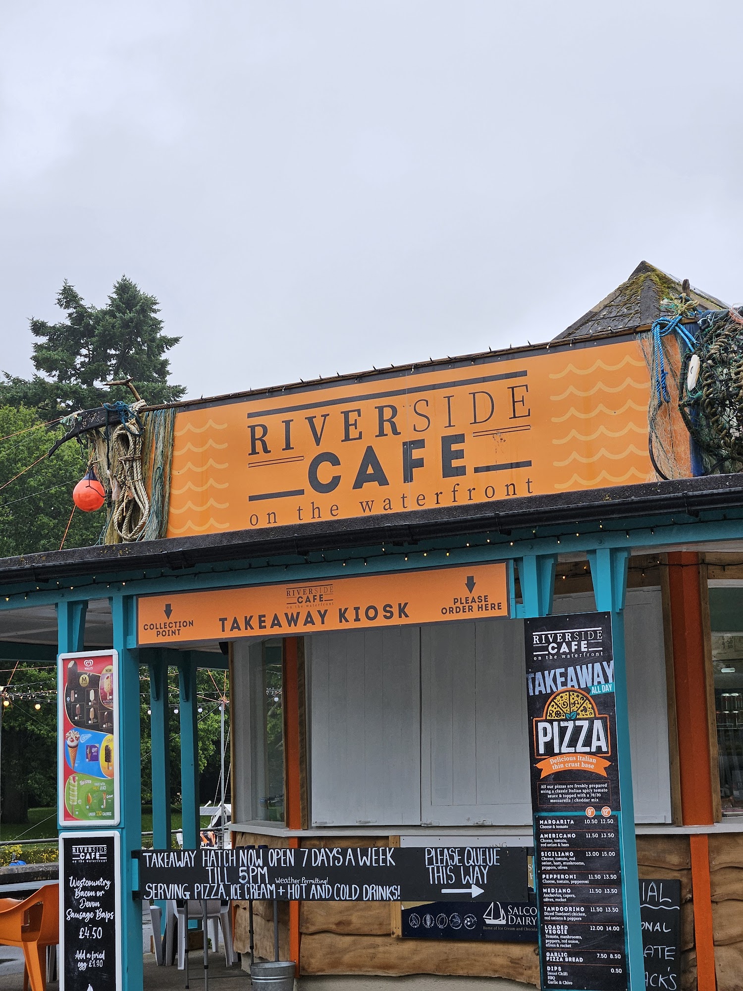 Riverside Cafe