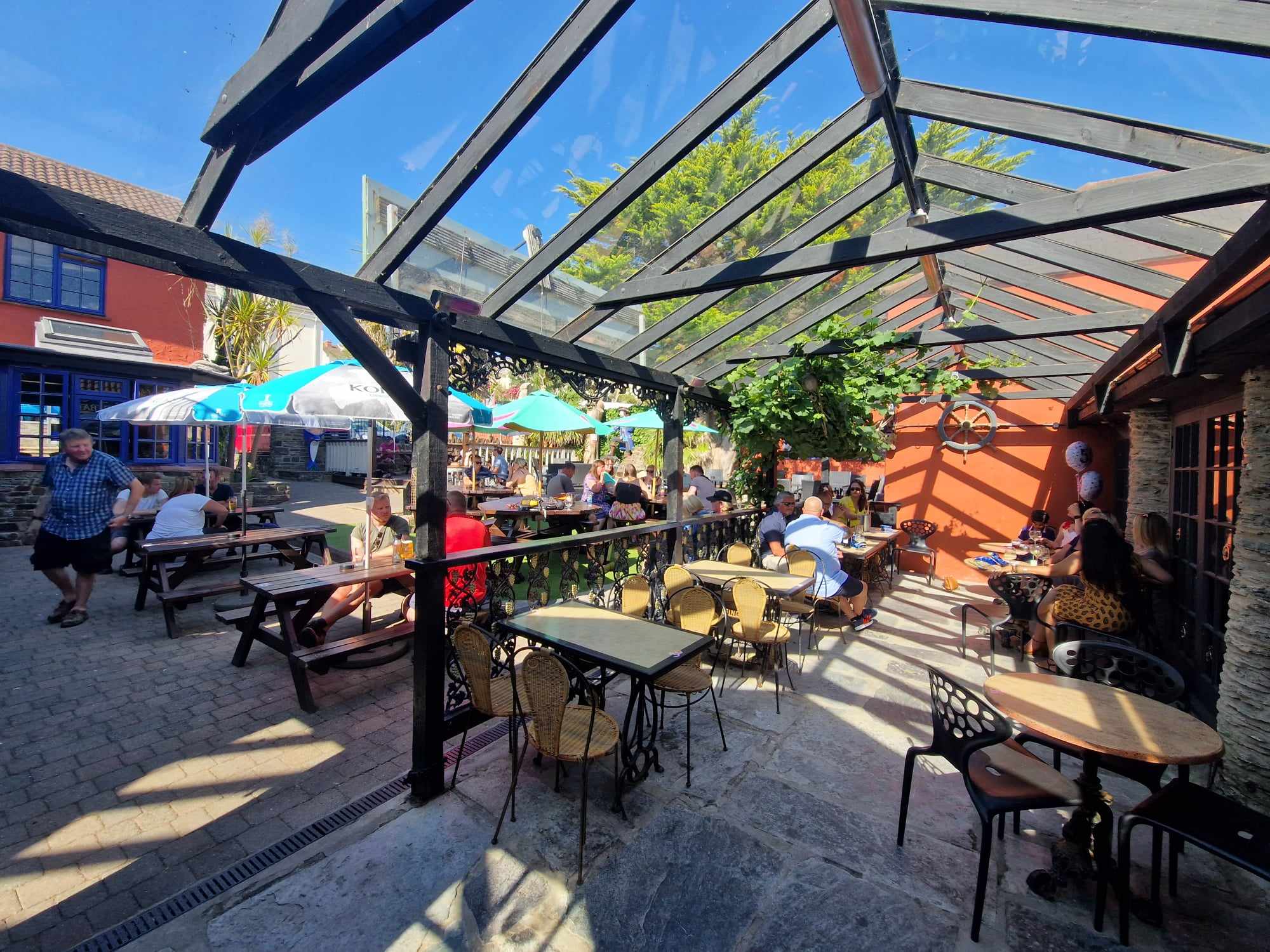 Captain Jacks Bar, Restaurant & Beer Garden