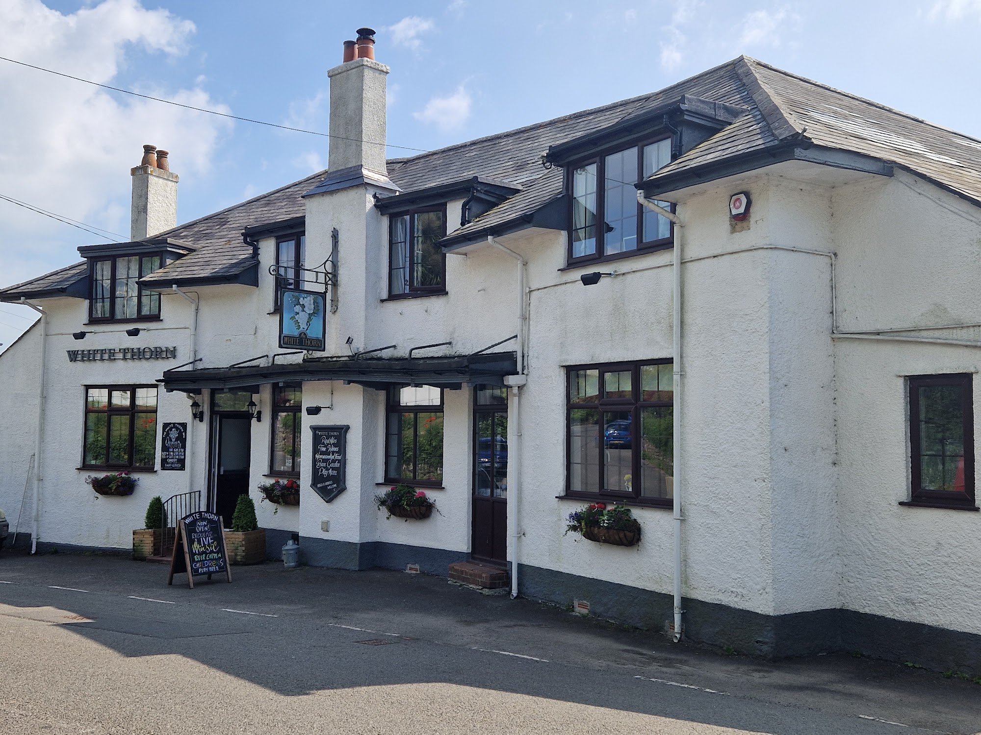 The White Thorn Inn