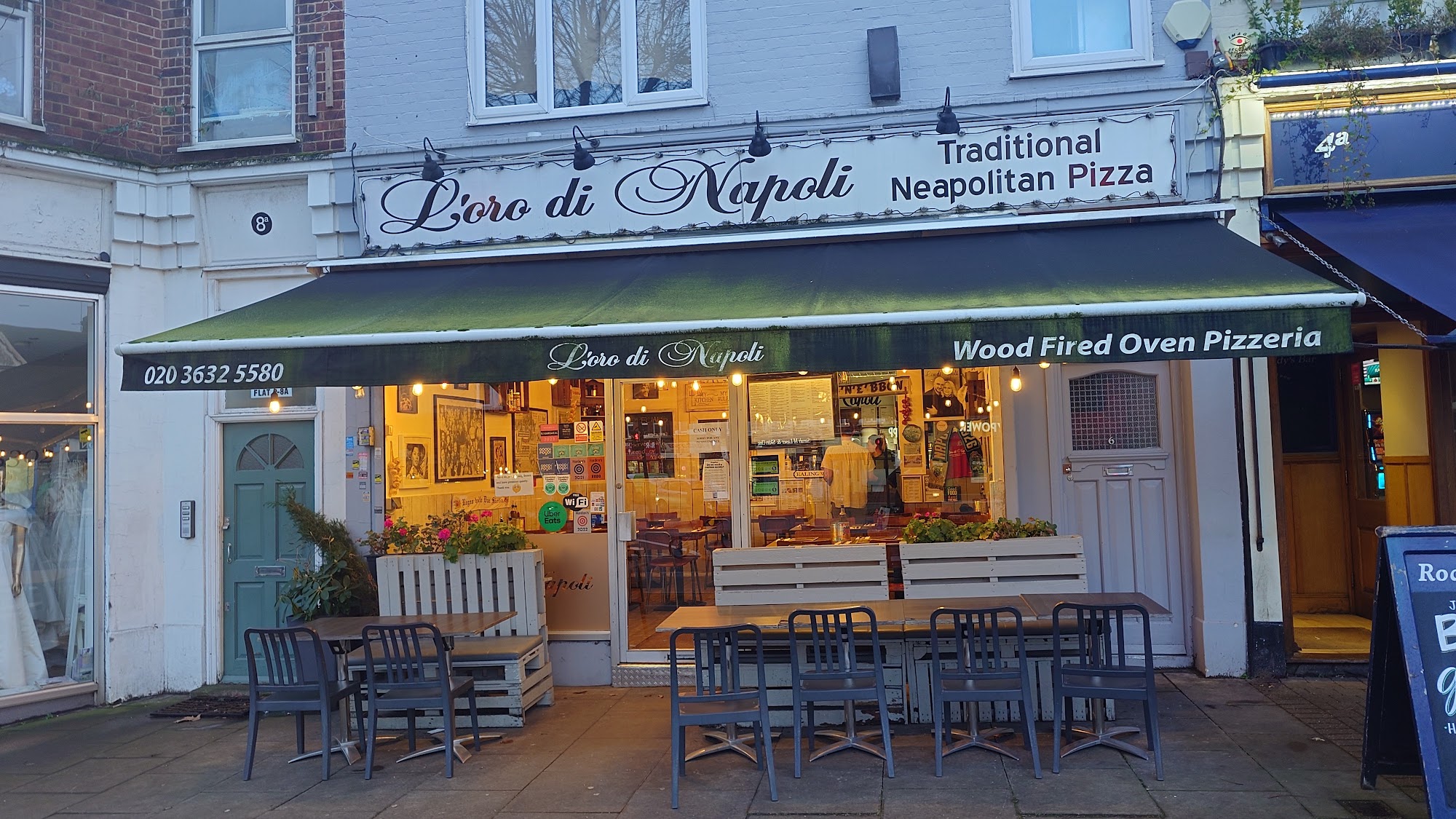 L'oro di Napoli Ealing