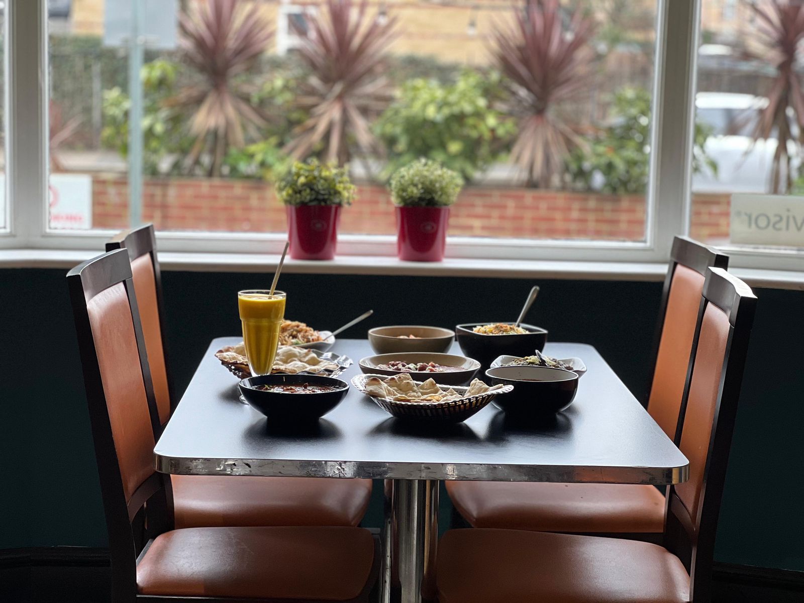 Cinnamon Lounge - Indian Restaurant Isleworth