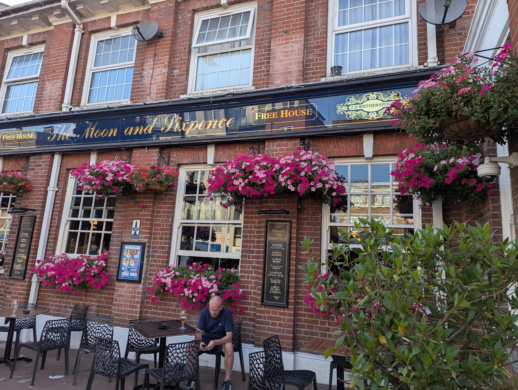 The Moon & Sixpence - JD Wetherspoon