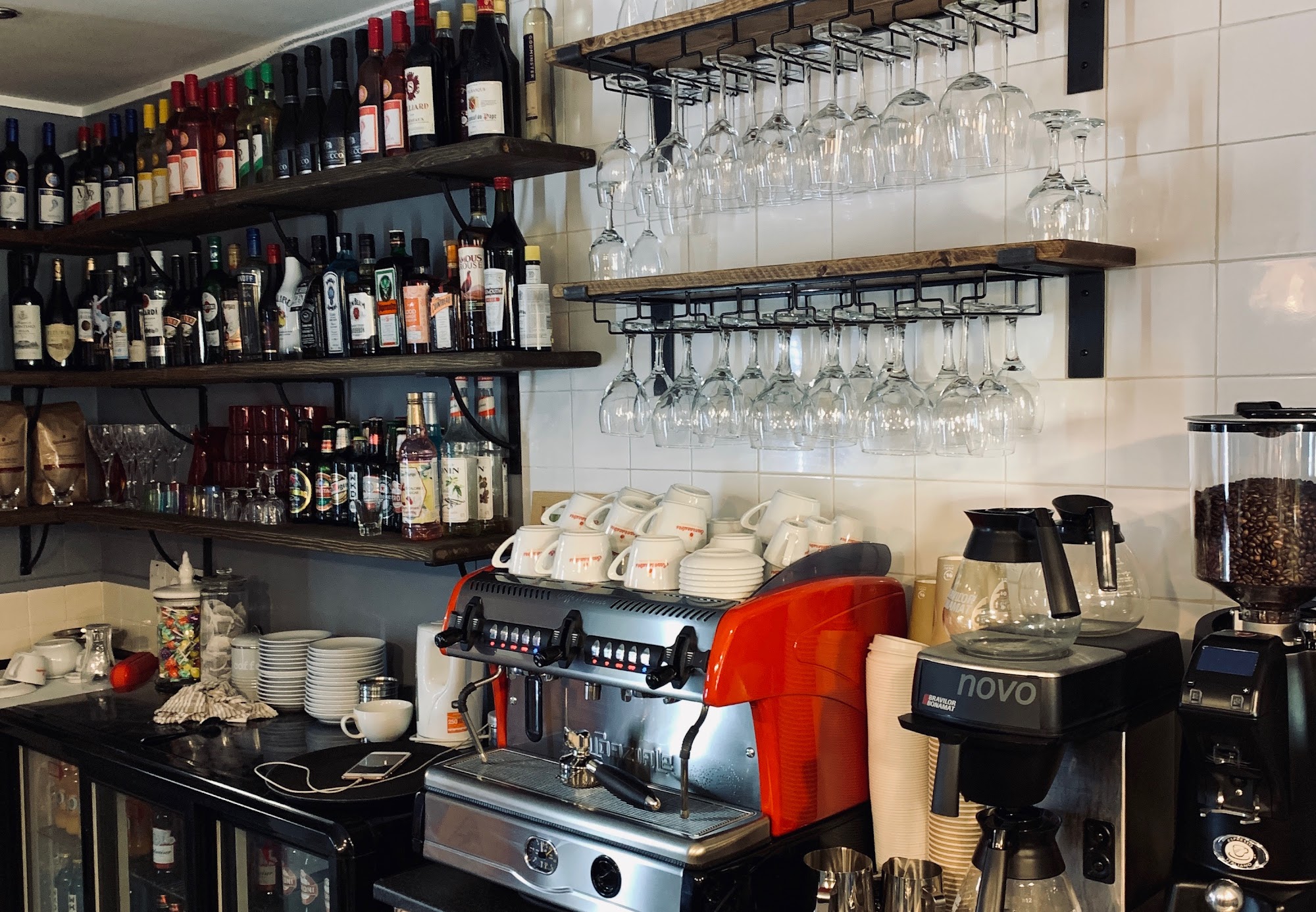 HALE CAFE BAR