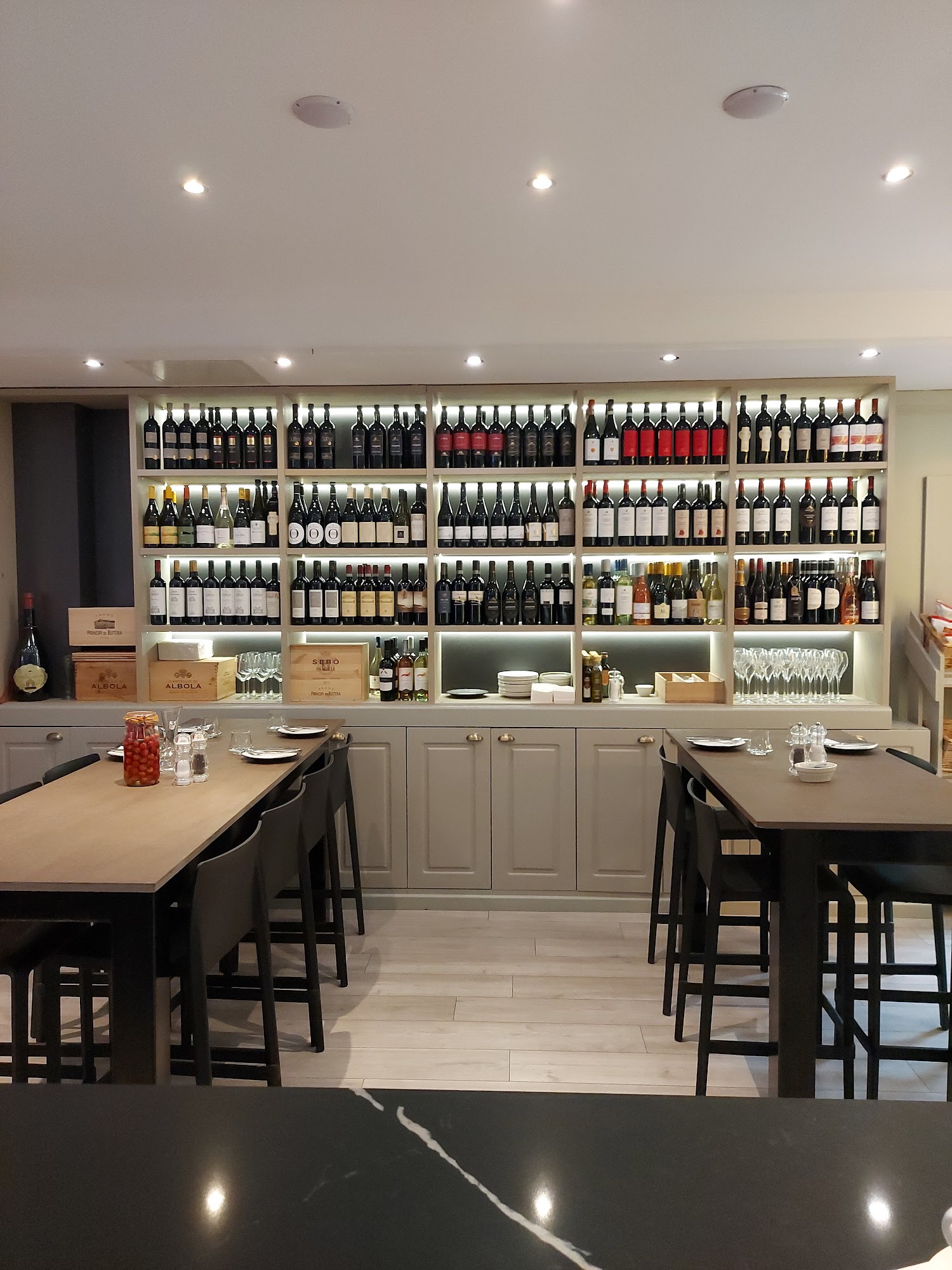 A Tavola Italian Deli, Wine Bar and Cooking School