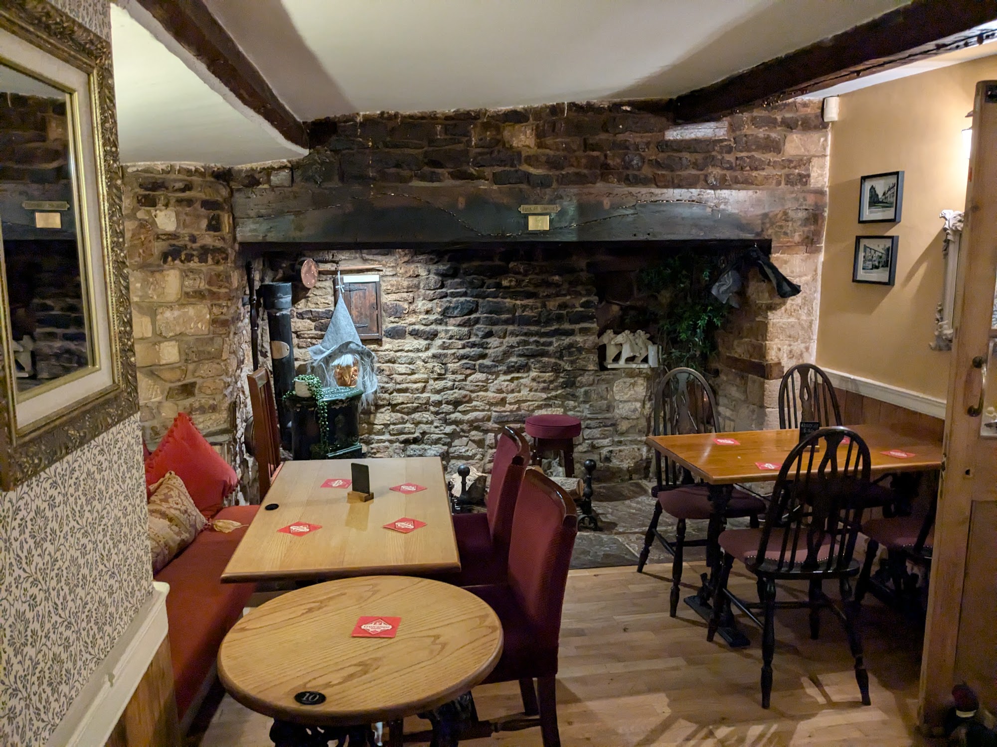 The Cross Keys Inn