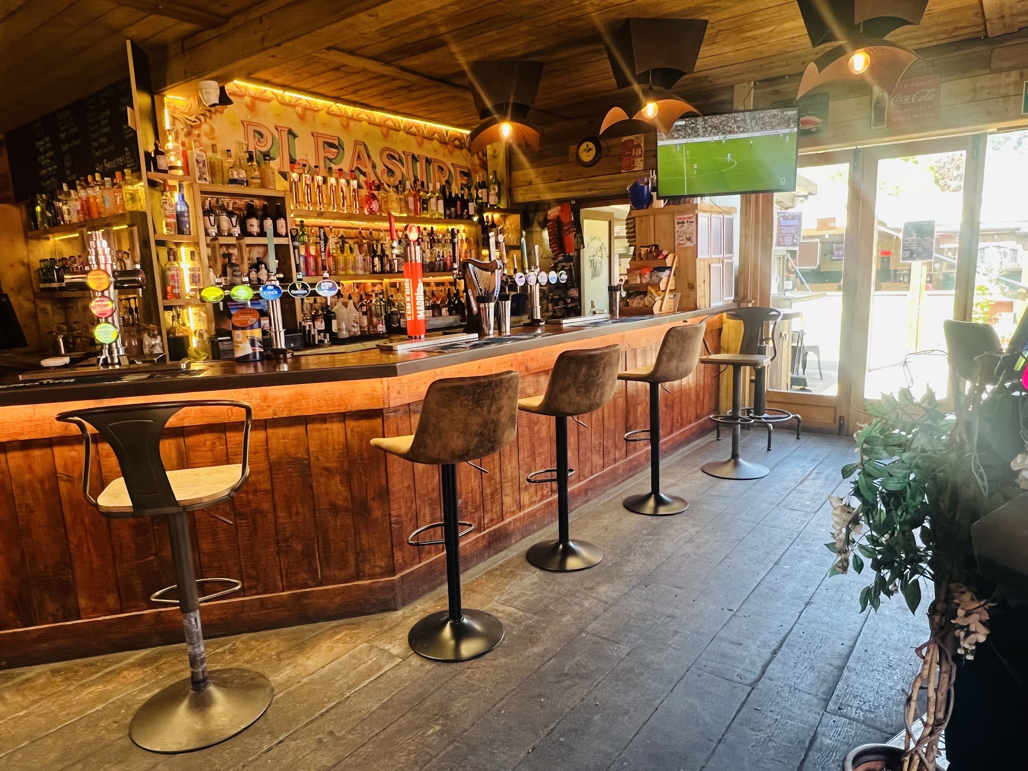 Cafe Bar 21