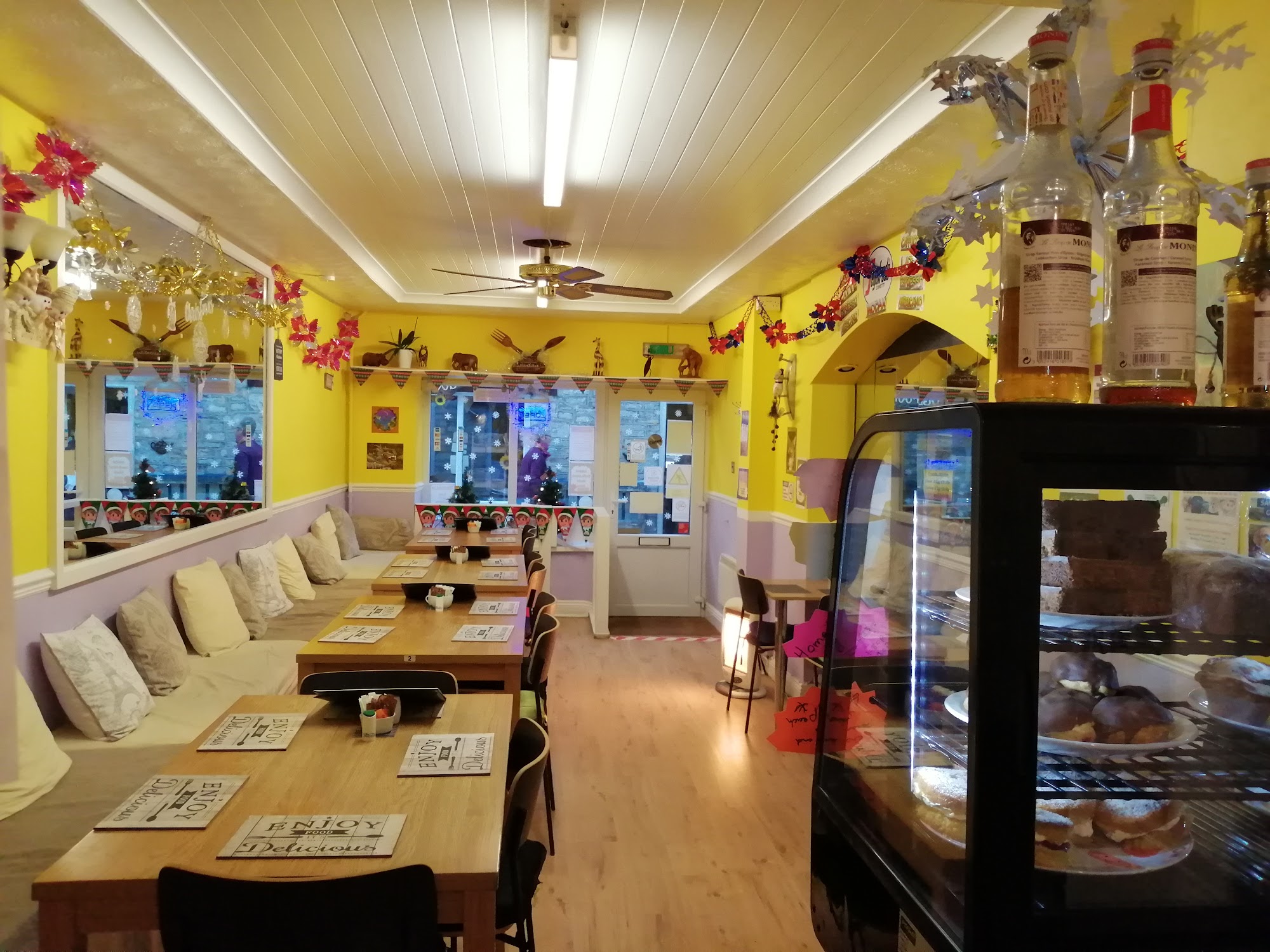 M&M Cafe