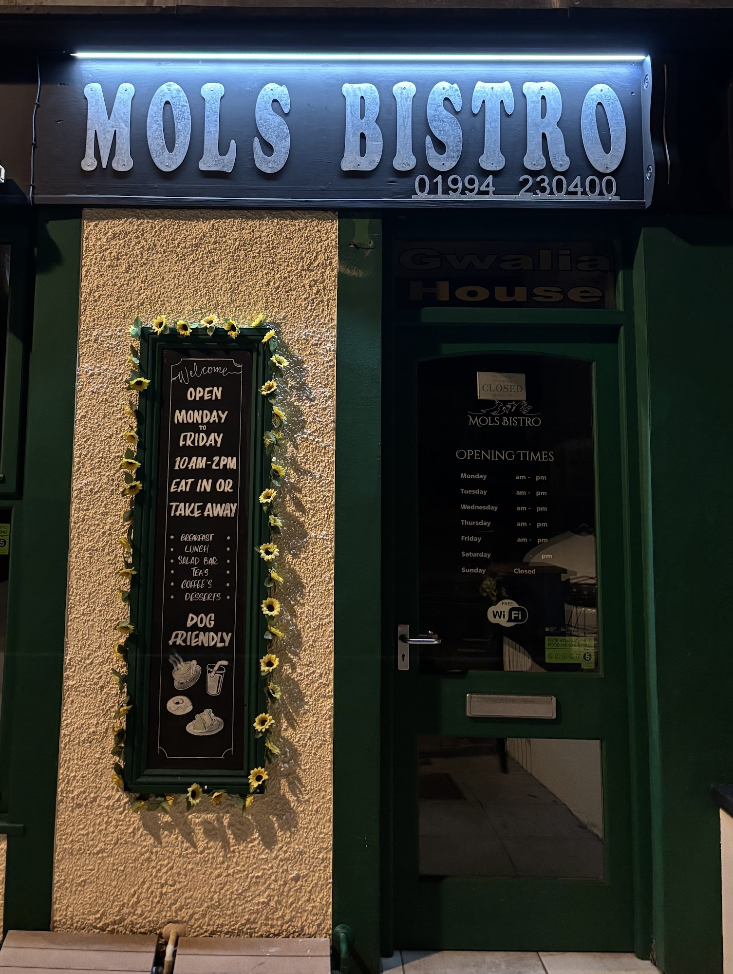 Mols Bistro