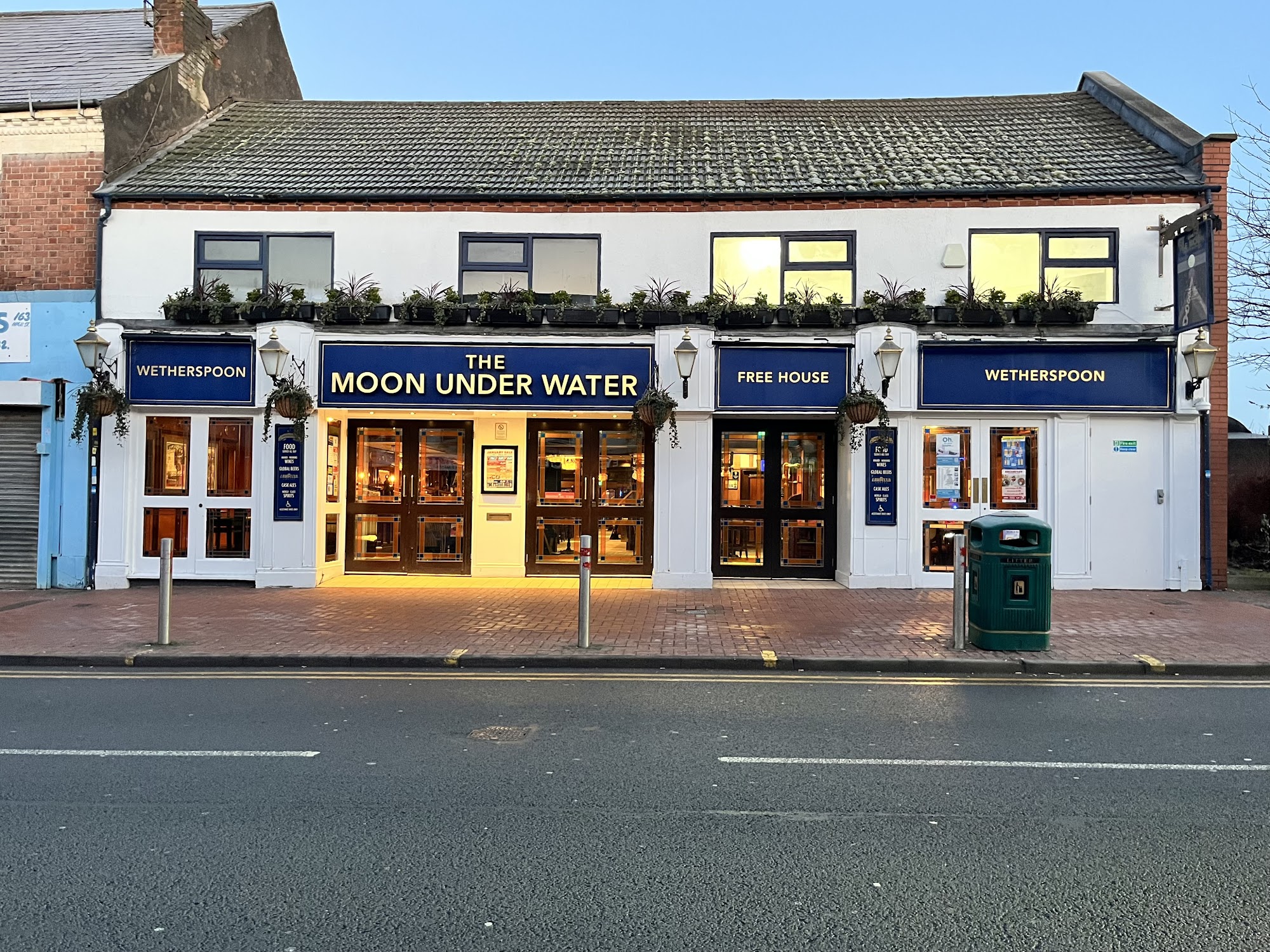 The Moon Under Water - JD Wetherspoon