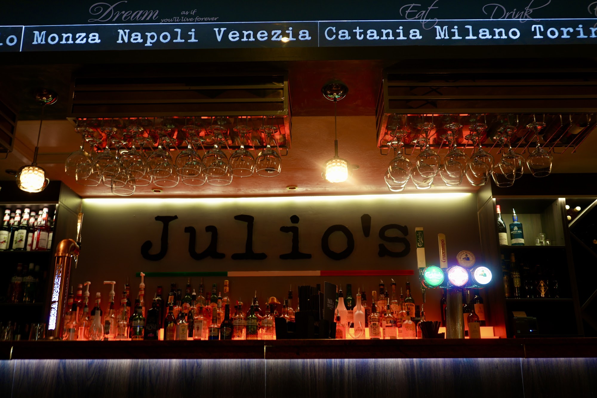 J u l i o ' s