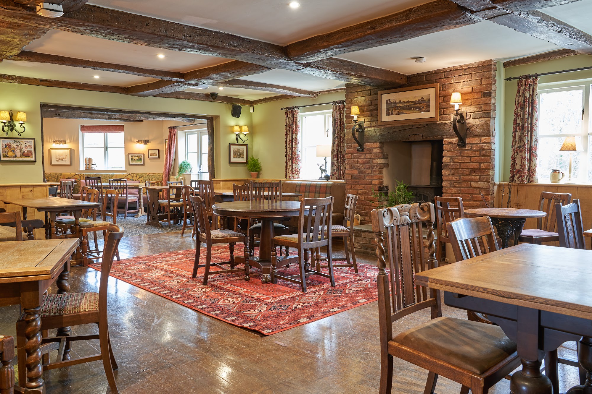 The Hadley Bowling Green Inn