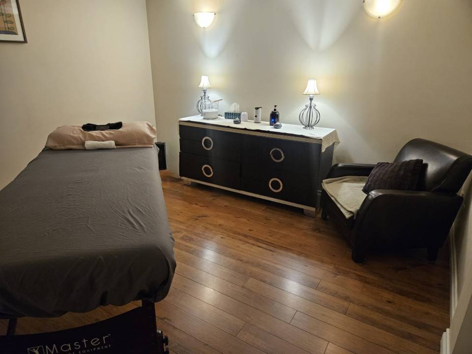 J & Y Massage Center