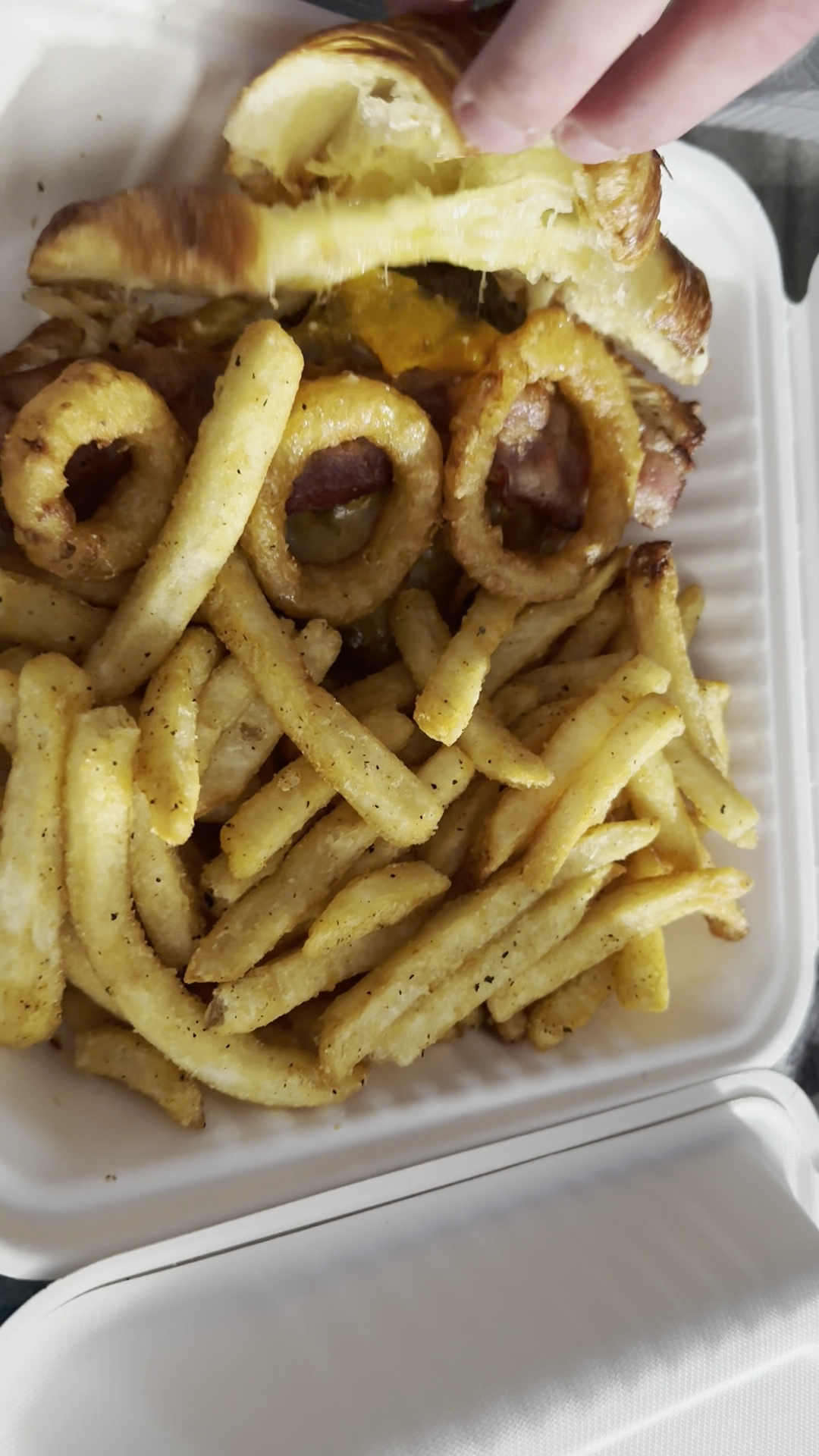 Chris Breakfast & Burgers