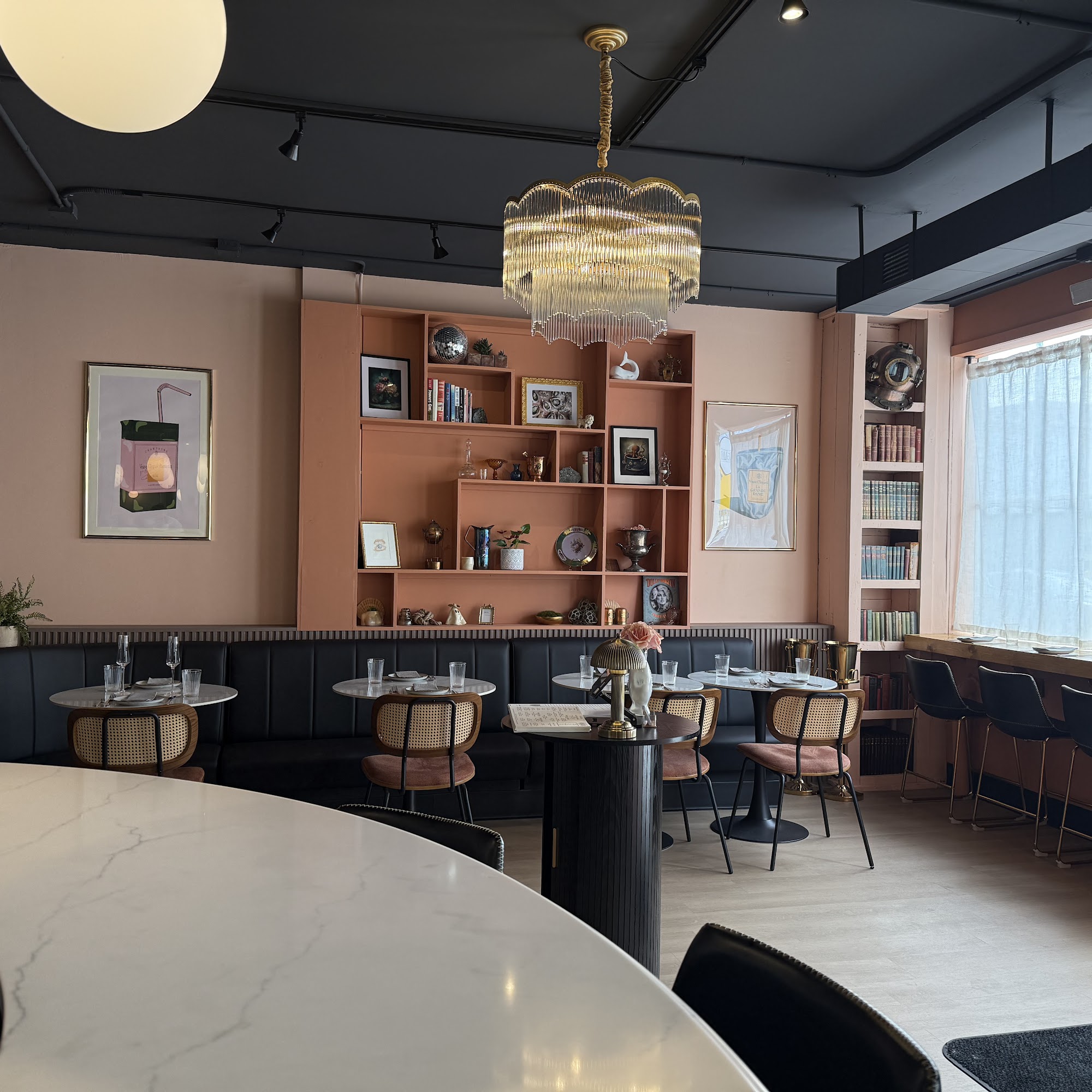 Pearl 417 D St, Anchorage