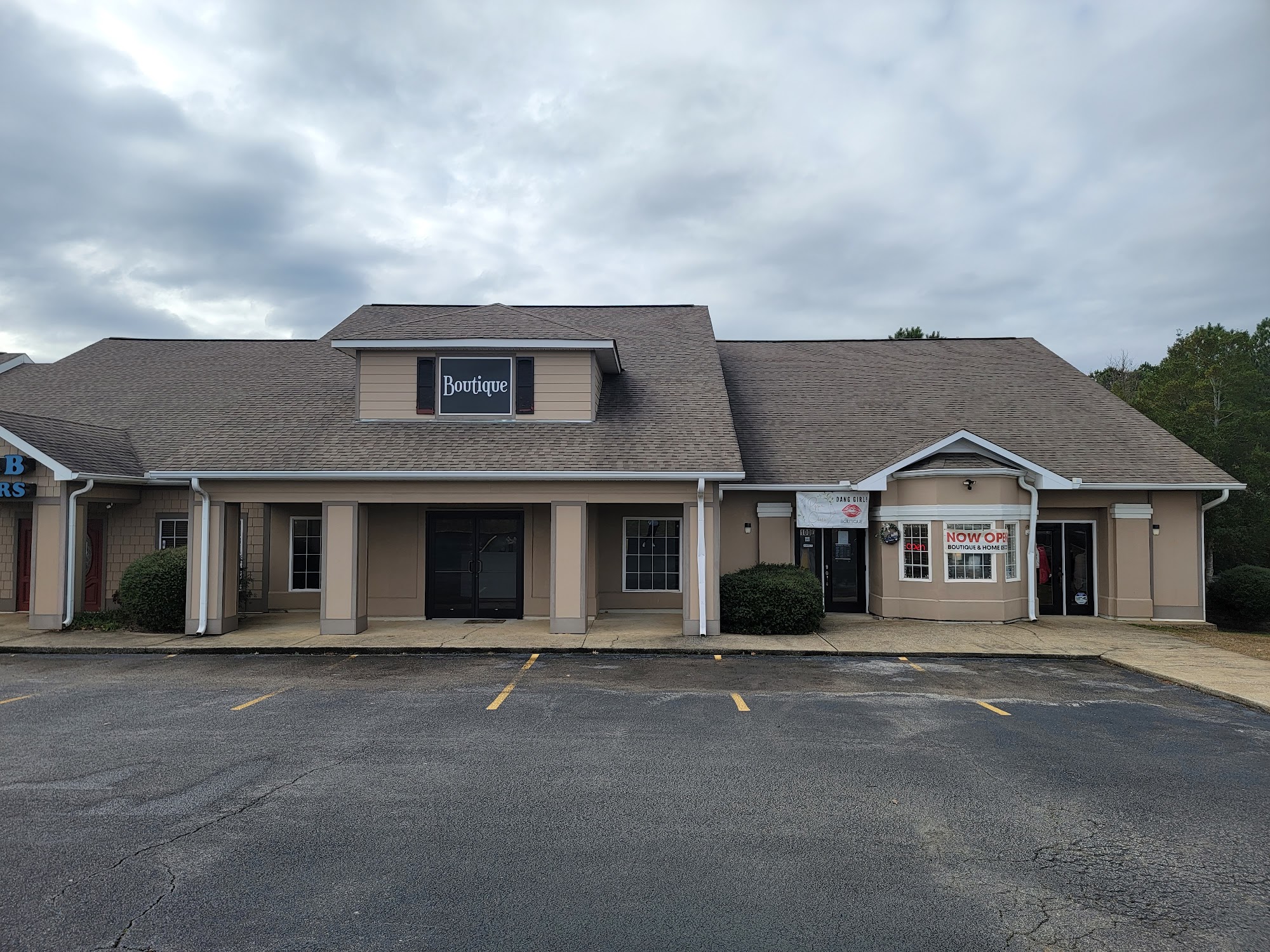 DANG GIRL! WHAT'S POPPIN' Boutique Anniston