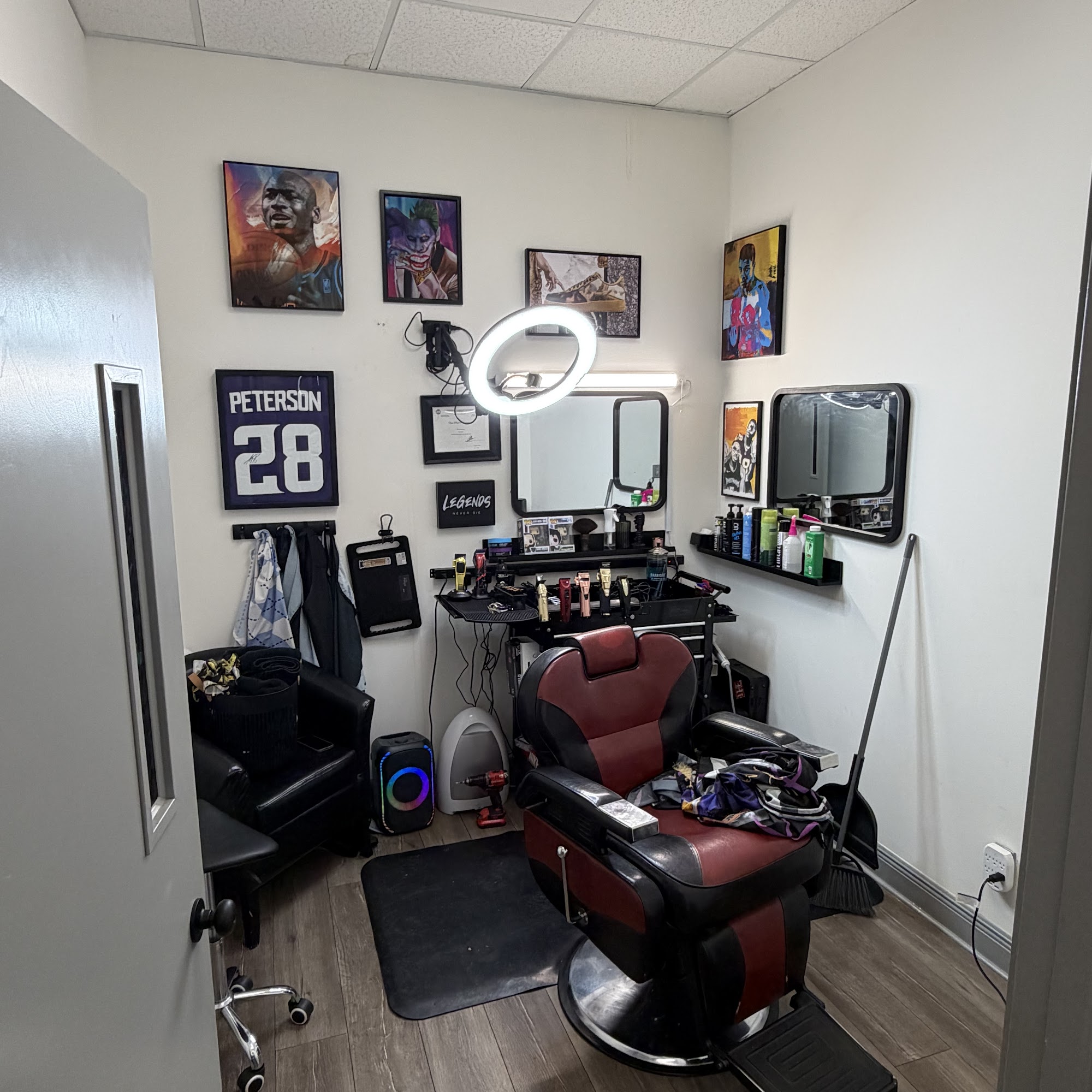 JUS BLADEZ 204 N Main St, Enterprise Alabama 36330