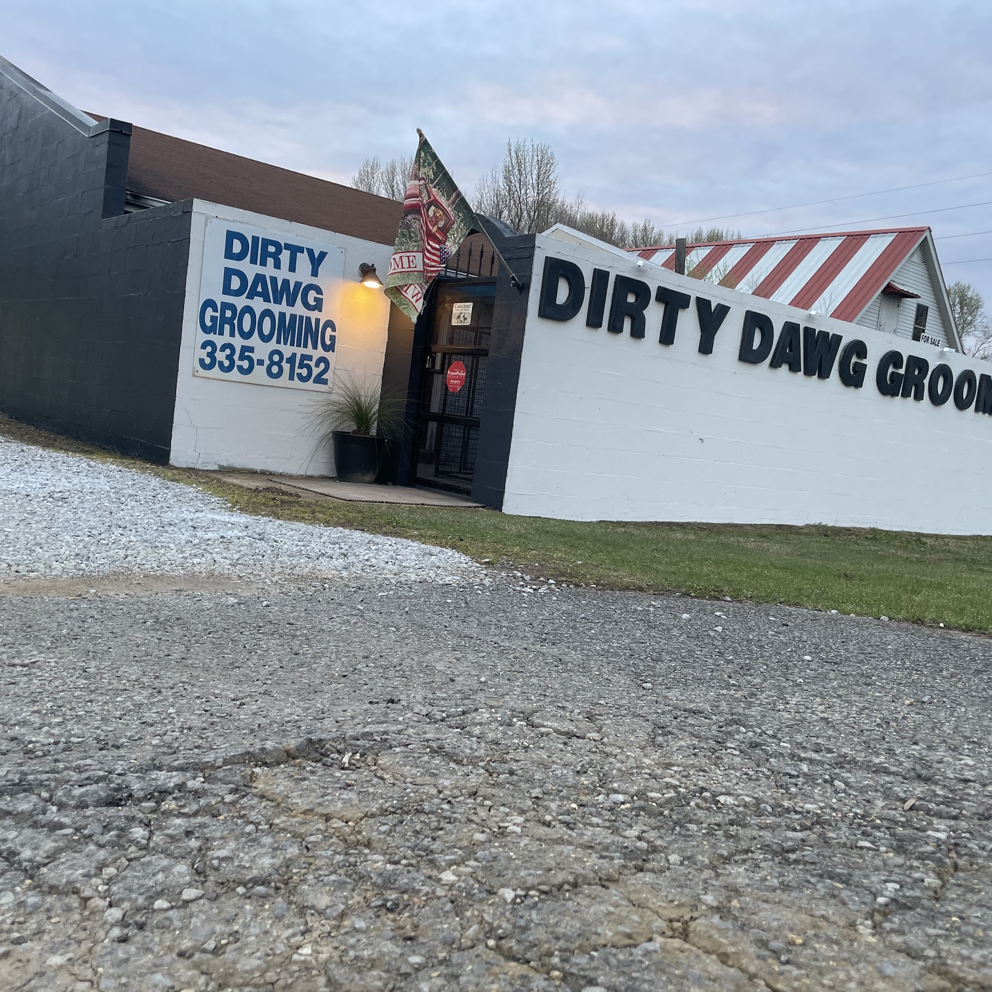 Dirty Dawg Day Spa & Resort Florence