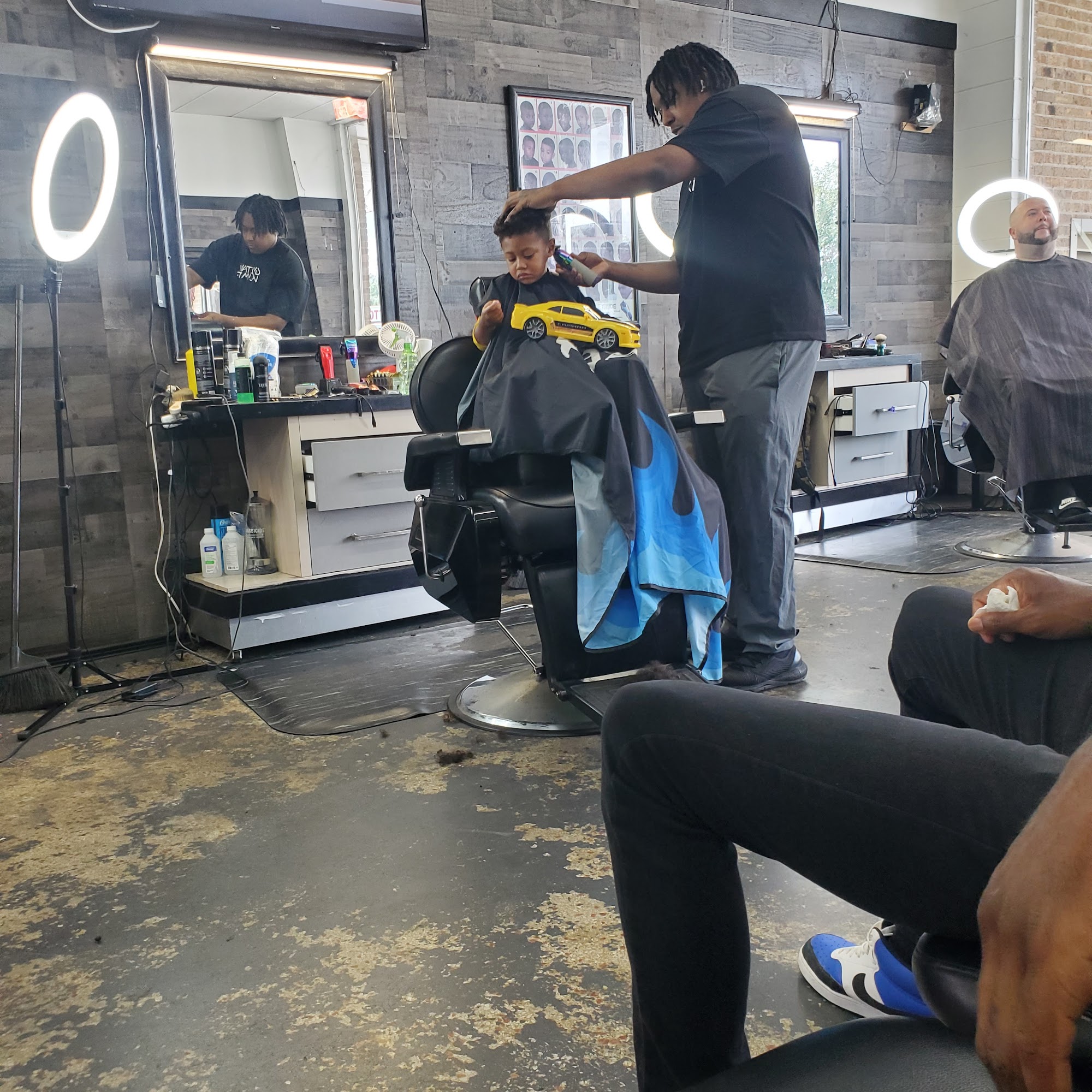 L&J's Multicultural Barbershop 1103 N McKenzie St, Foley Alabama 36535