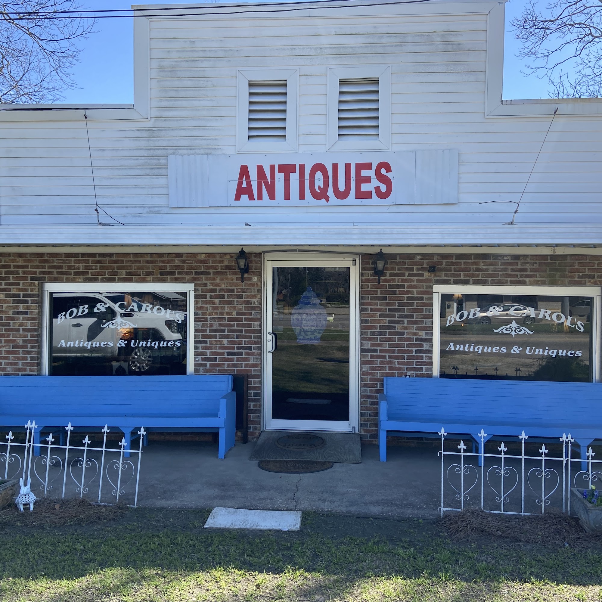 Bob and Carol’s Antiques and Uniques Geneva