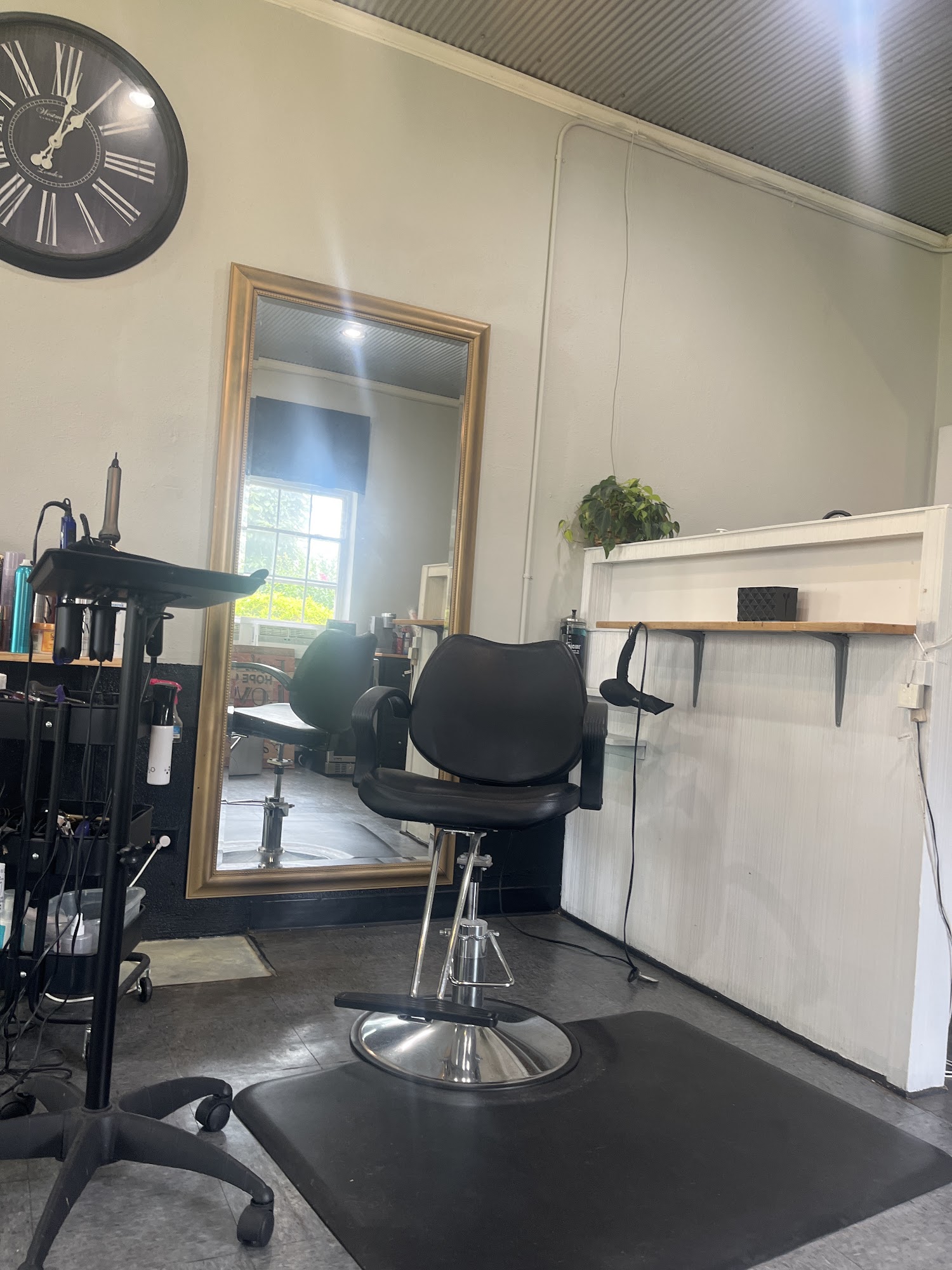 Jamee’s Hair Salon 112 Main St, Grove Hill Alabama 36451