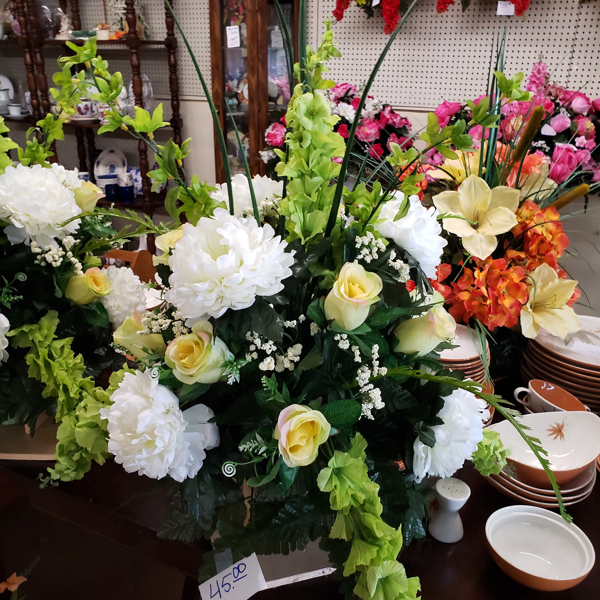 Molly Mae's Flowers, Weddings, & Special Occasions 128 1st St NW, Hamilton Alabama 35570