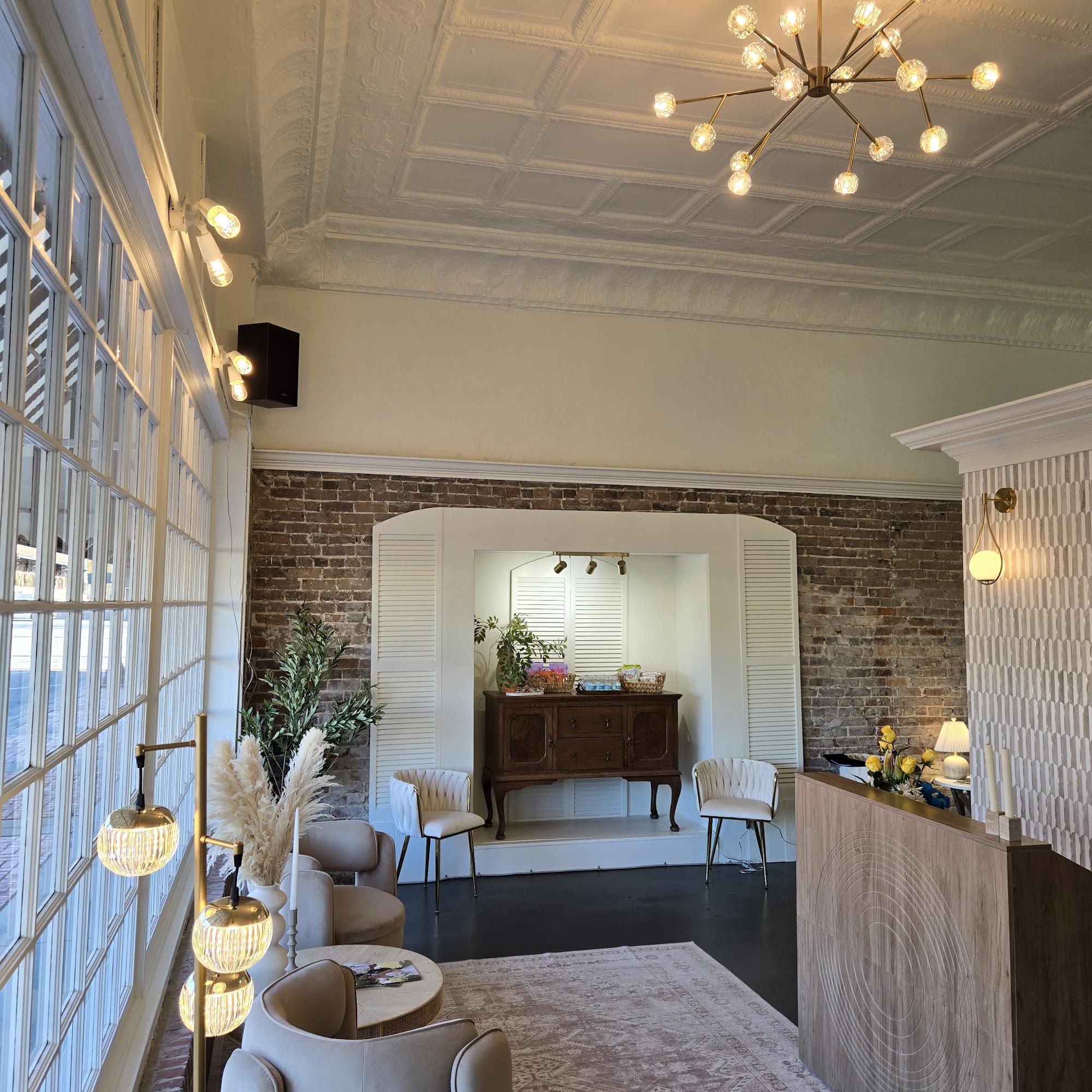 Arly & Co. Hair Salon 109 Railroad St SW, Hartselle Alabama 35640