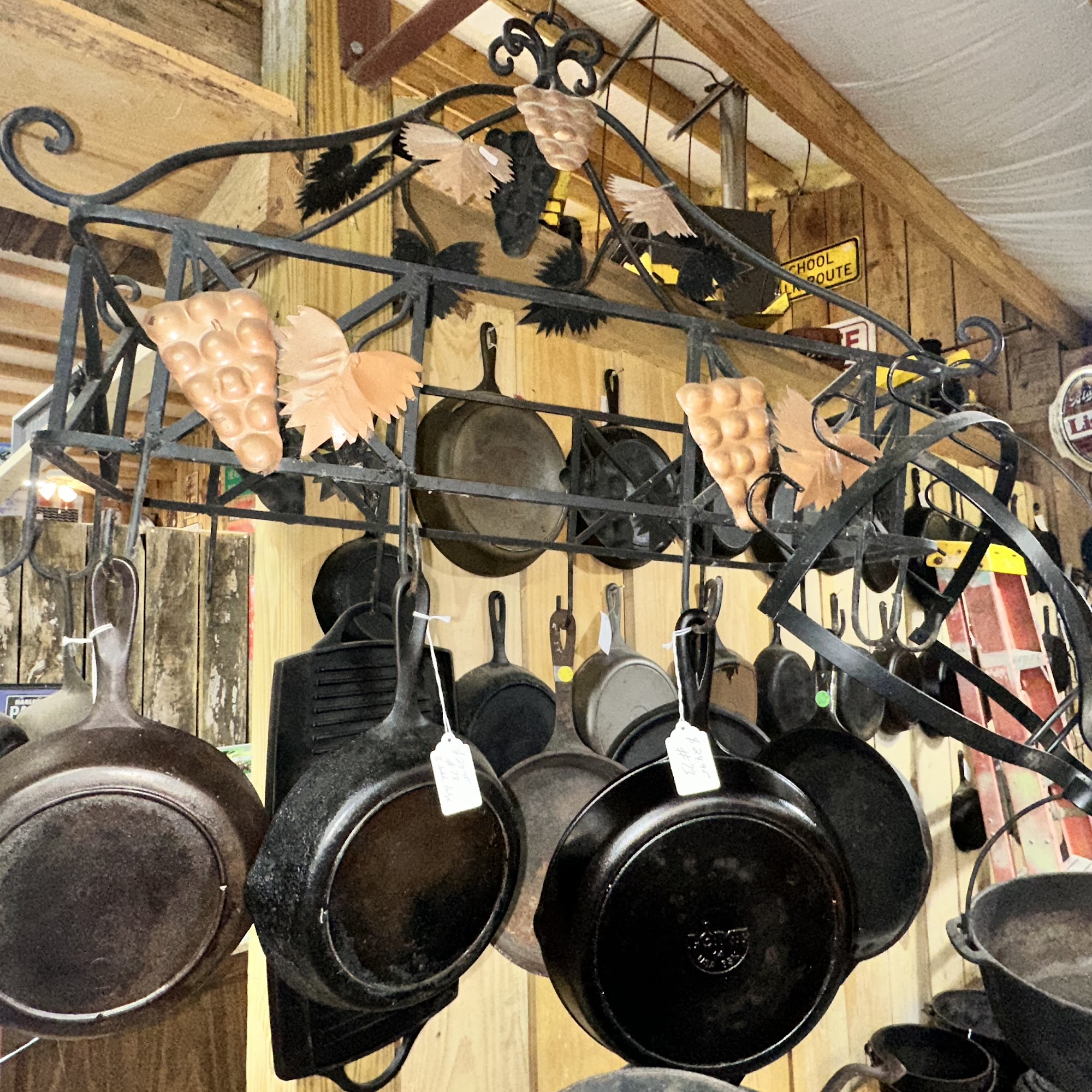 This and That Antiques & Collectibles Luverne