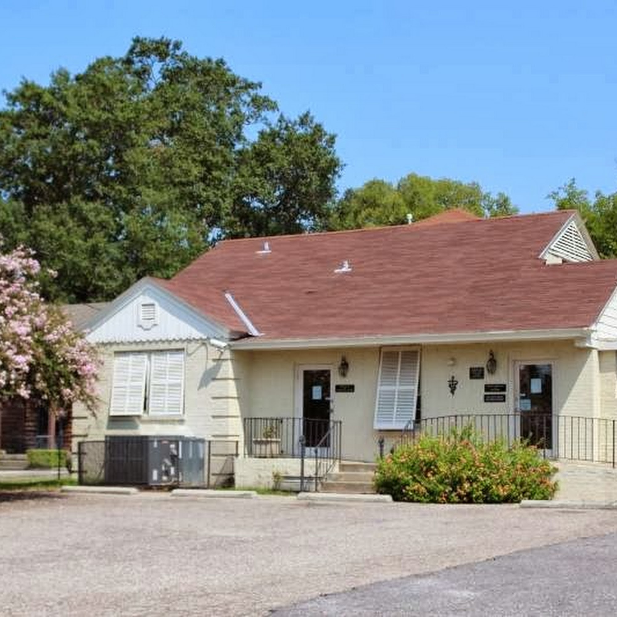 Montgomery Veterinary Associates - Carter Hill Road Montgomery