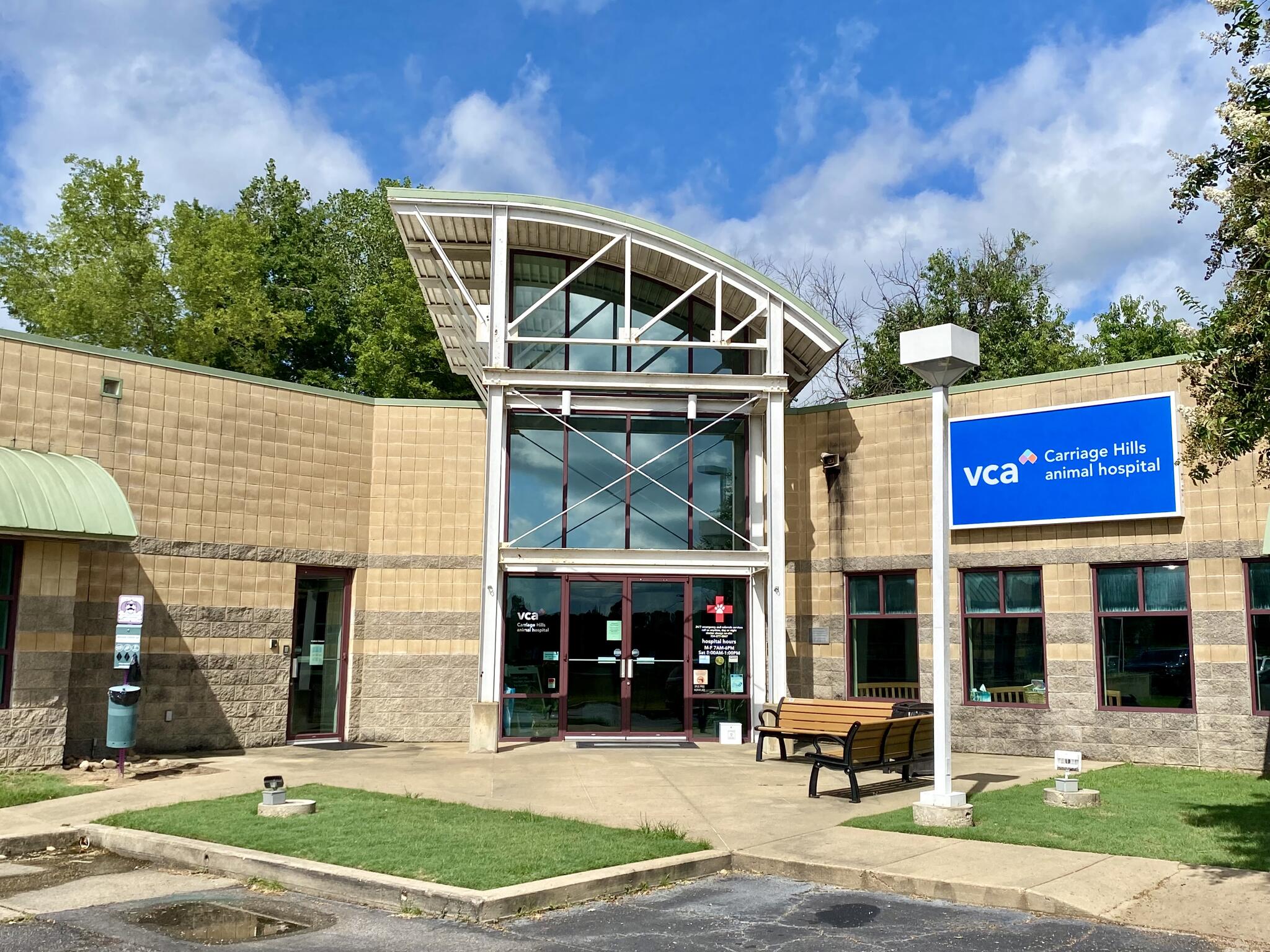 Carriage Hills Animal Hospital: Simmons Holladay DVM Montgomery