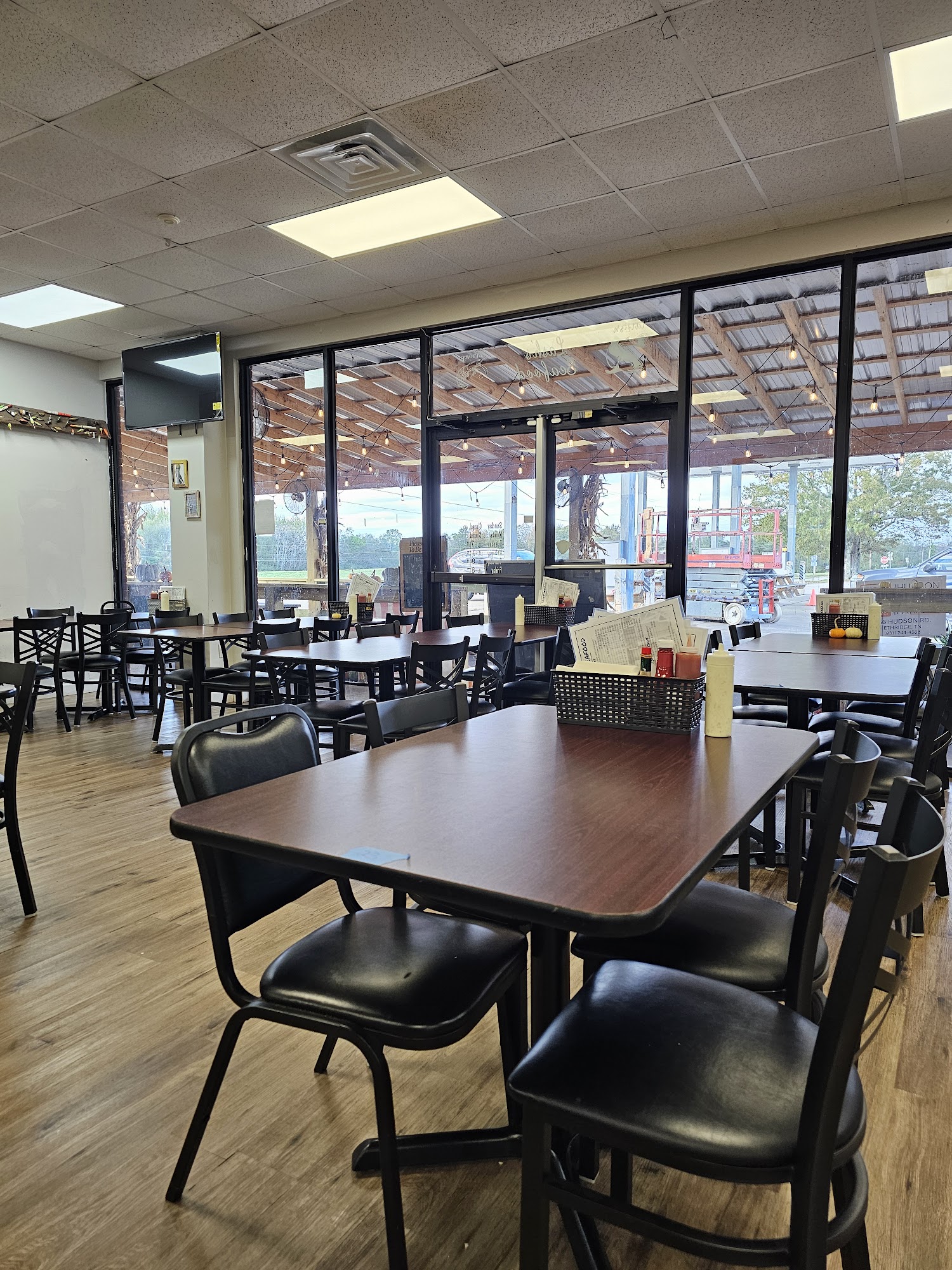 Lash Seafood 1091 AL-101, Rogersville, AL 35652