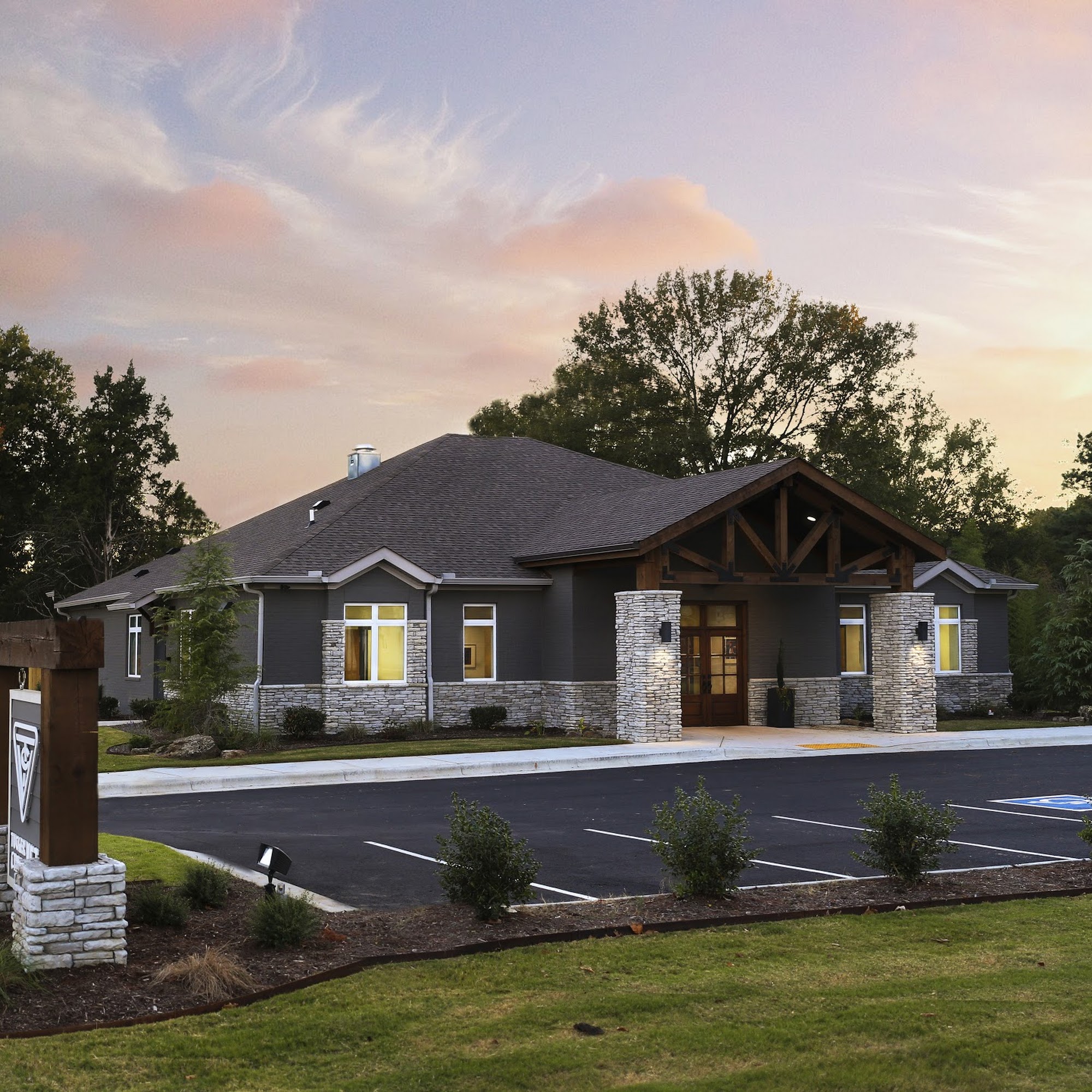 Tucker Creek Vet Conway