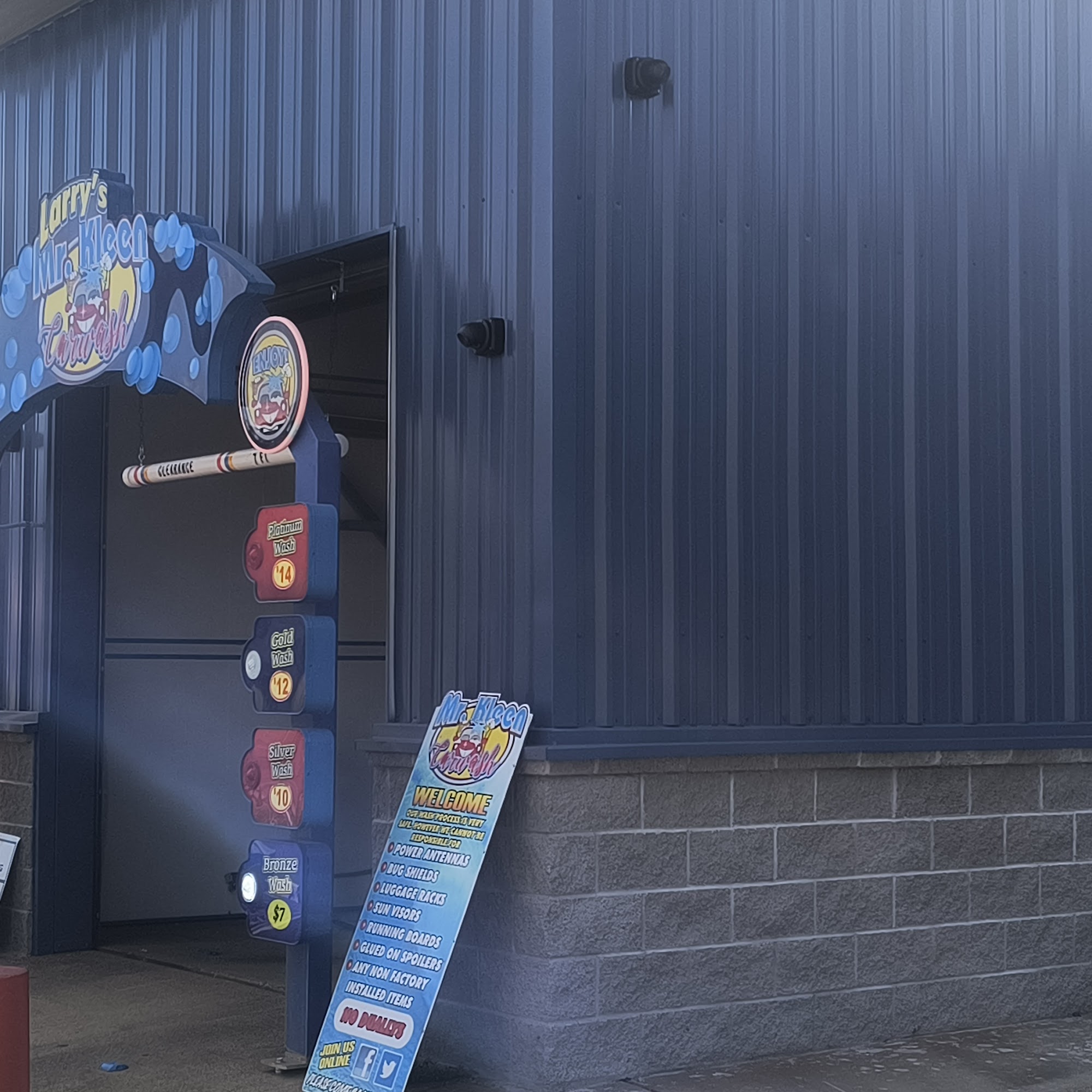 Larry's Mr. Kleen Carwash De Queen