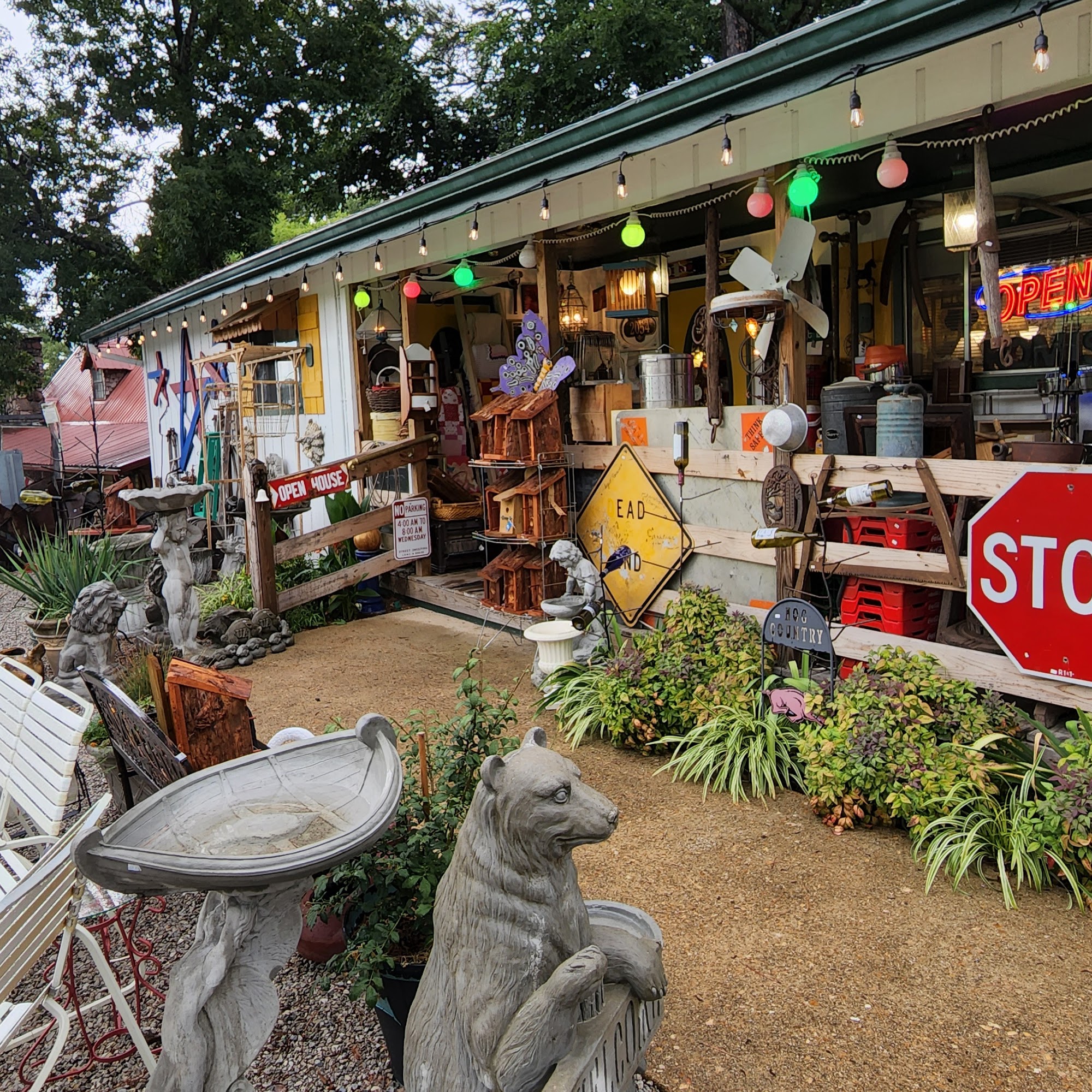 Romi's Vintage On Van Buren Eureka Springs