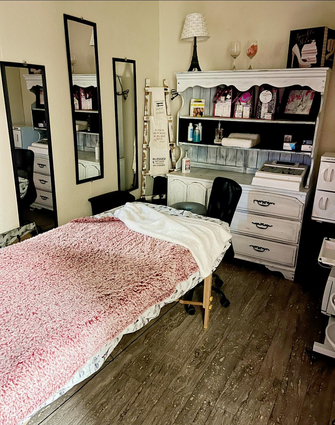 Tips and Toes 209 S 2nd St, Heber Springs Arkansas 72543