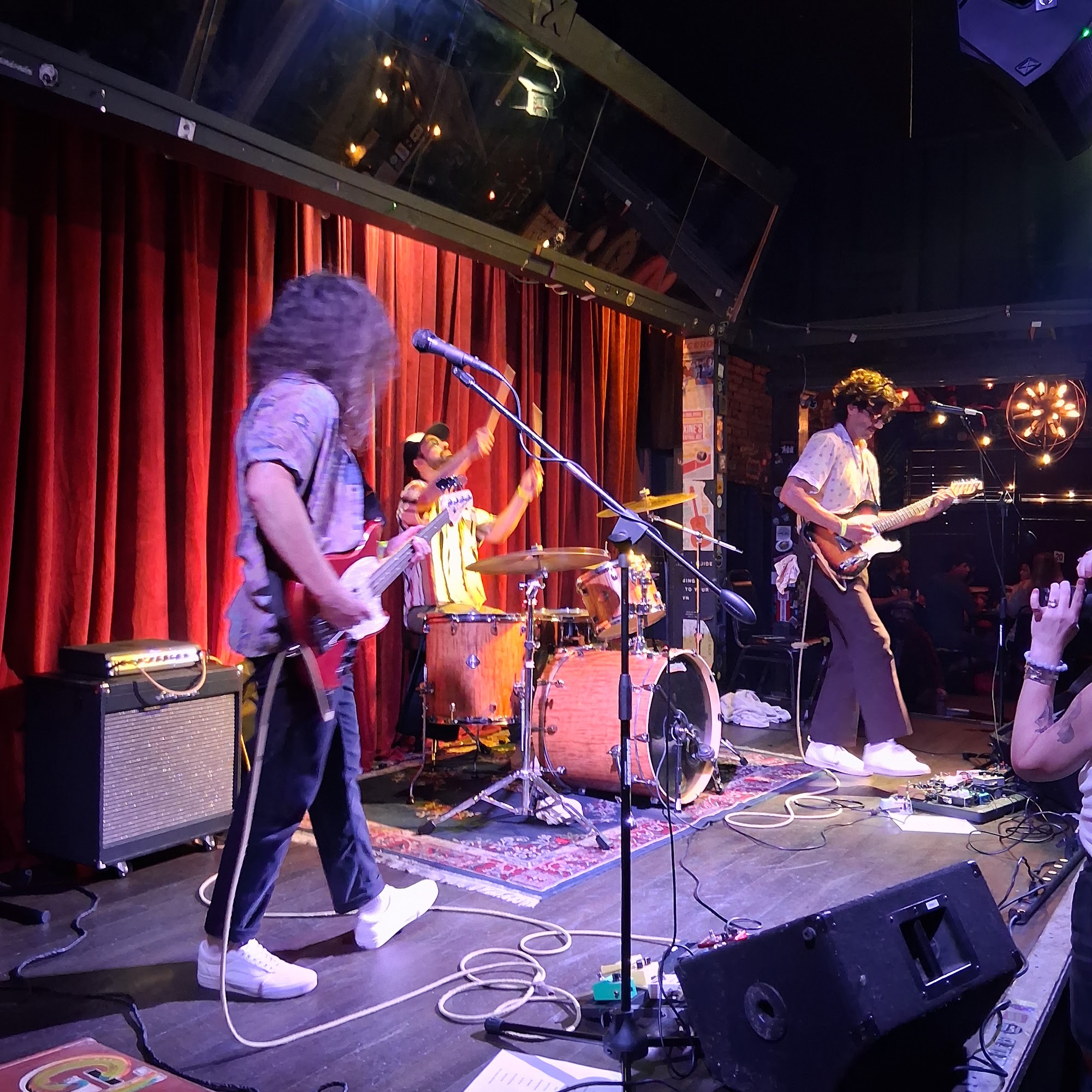 Maxine's Live Hot Springs