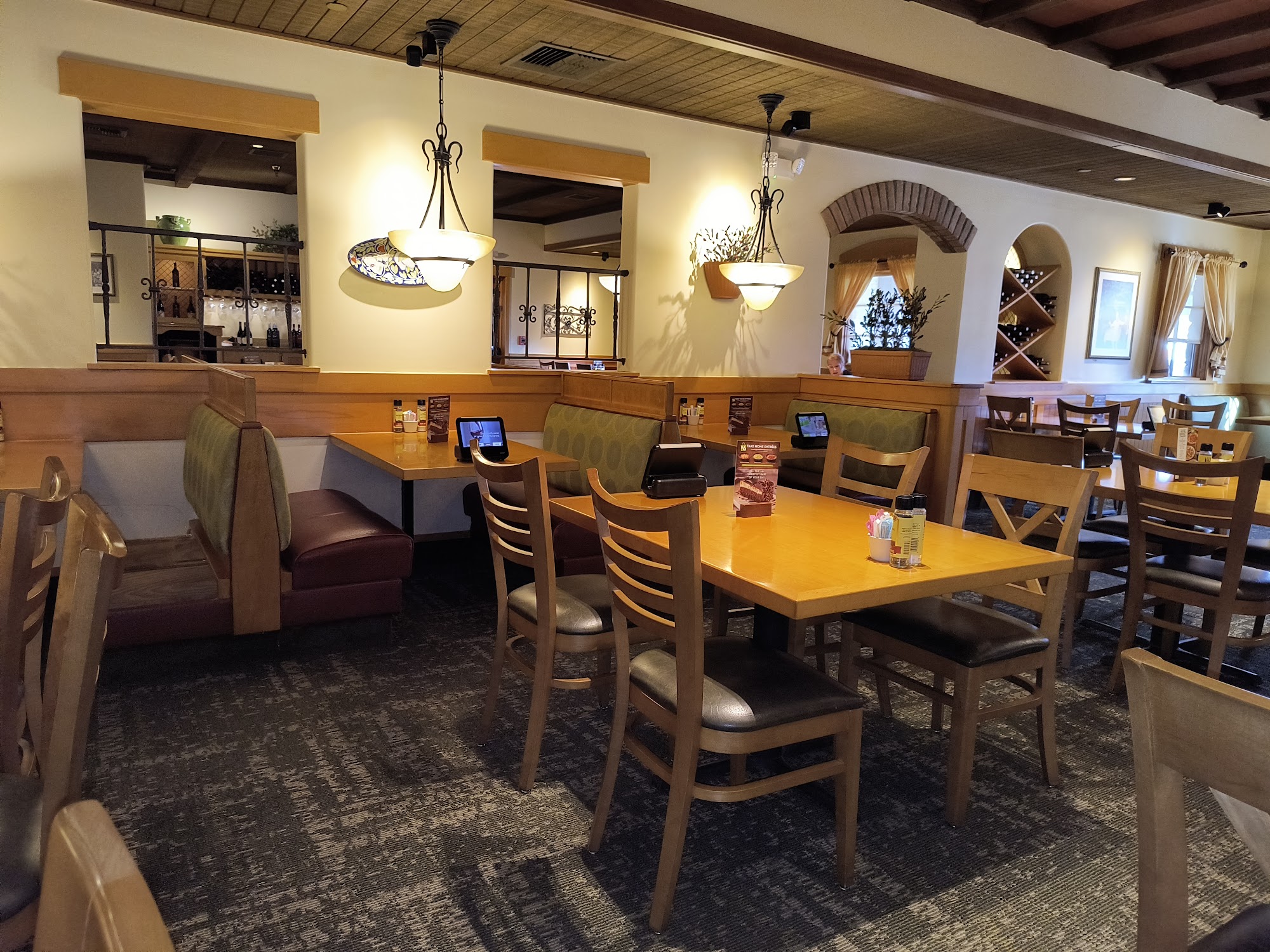Olive Garden Italian Restaurant 1918 Red Wolf Blvd, Jonesboro, AR 72401