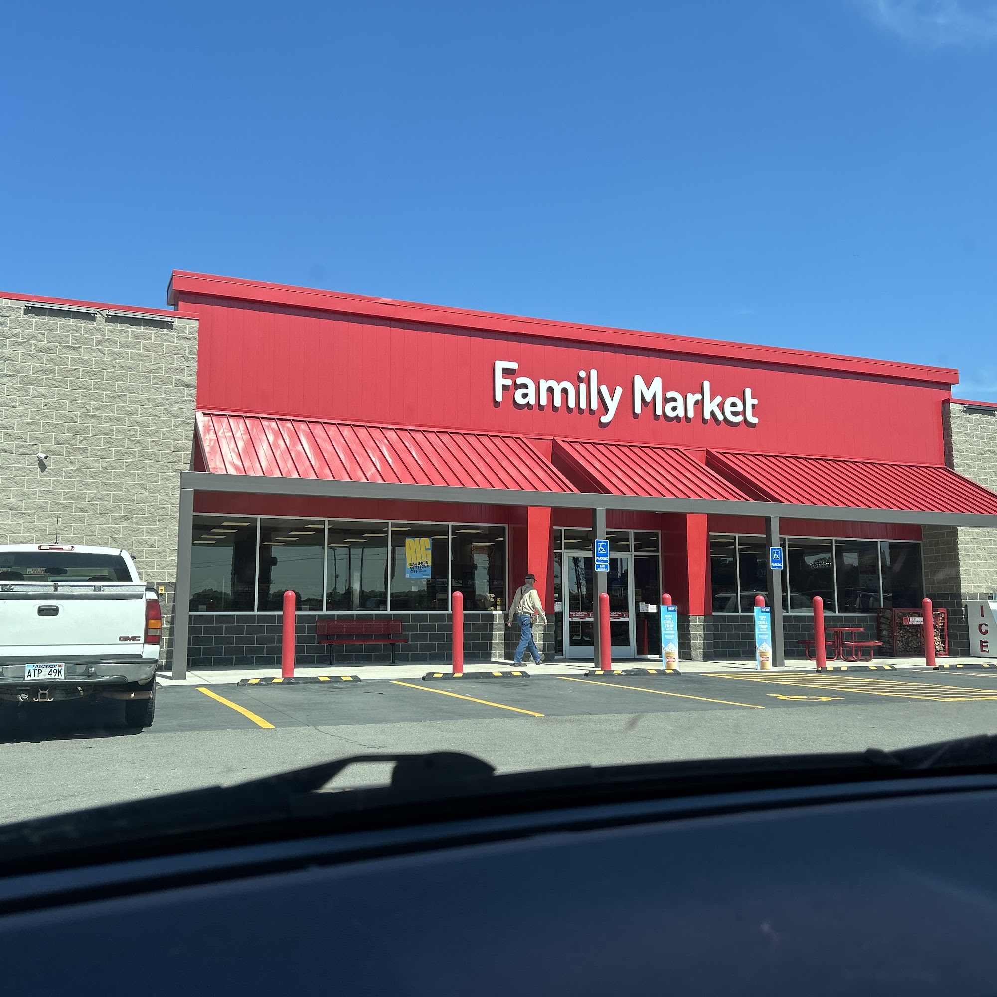 Family Market Mayflower