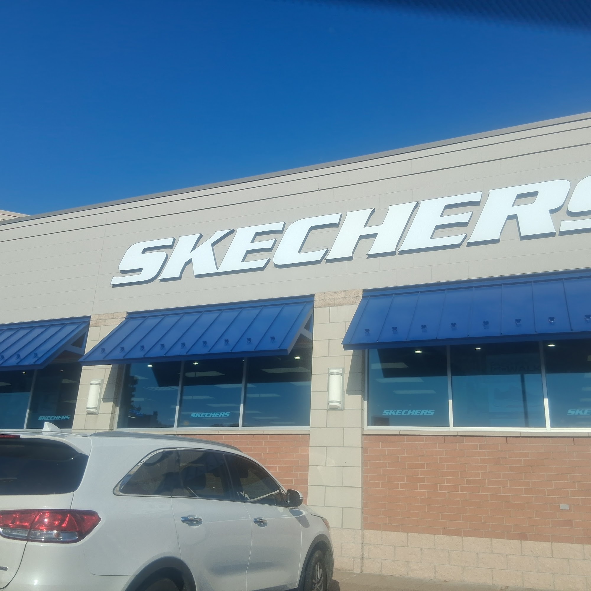 SKECHERS Warehouse Outlet