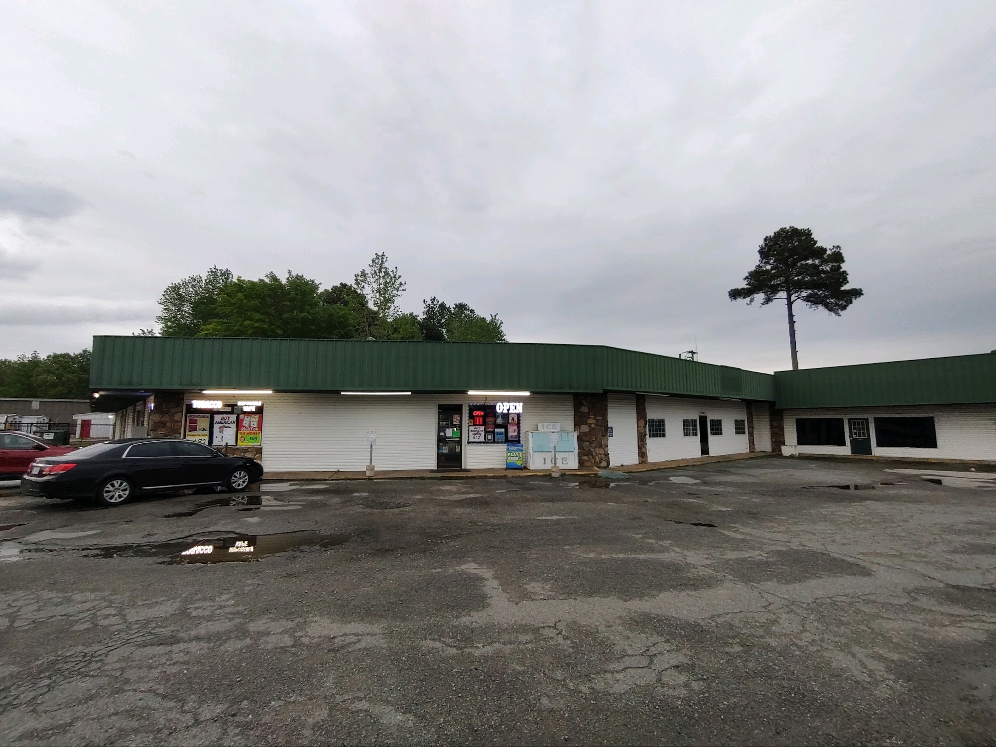 Paul's Tobacco Hut Pine Bluff