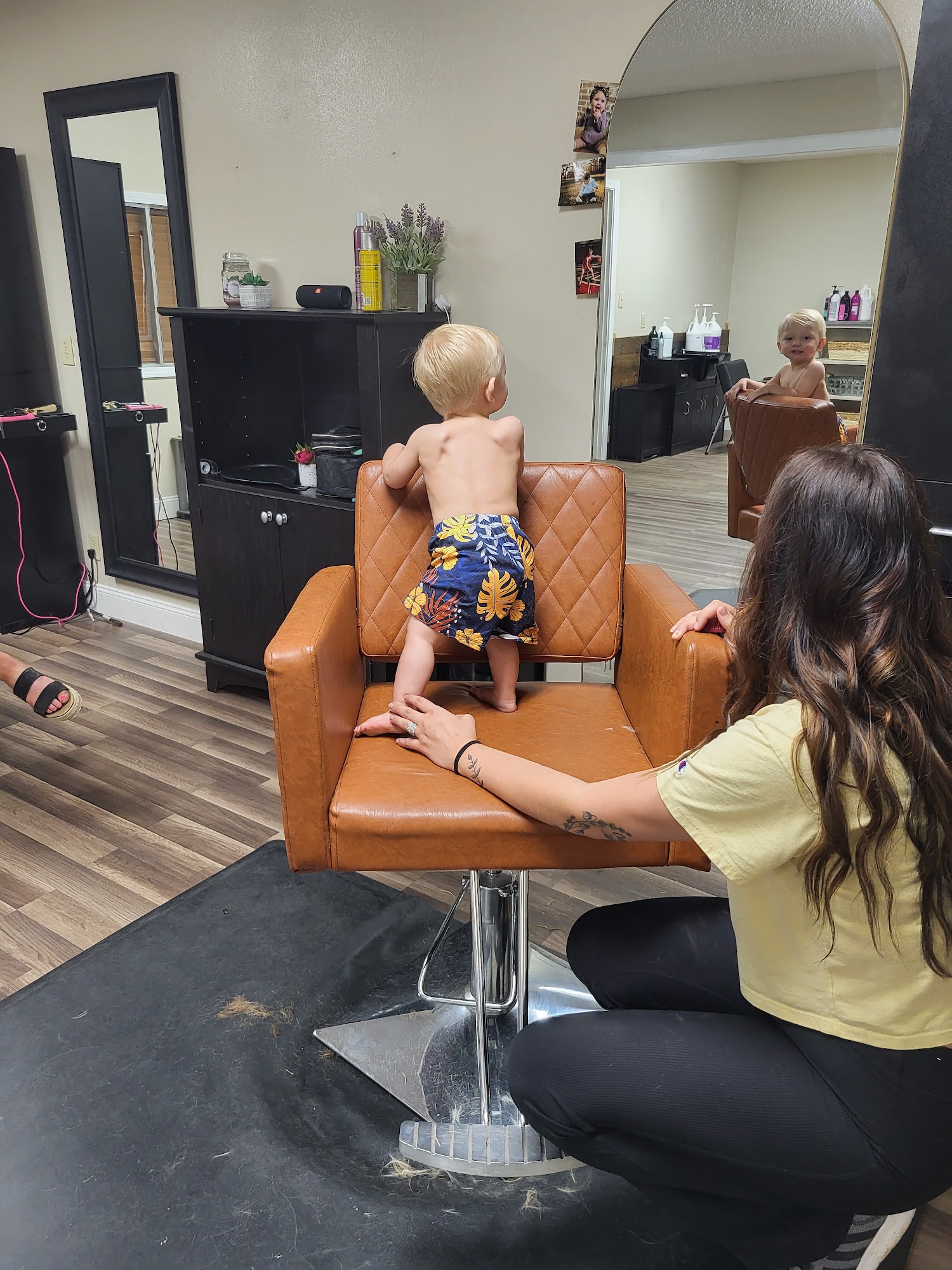 Lester & Co. Salon 6055 hwy 36 west, 6103 AR-36, Rose Bud Arkansas 72137