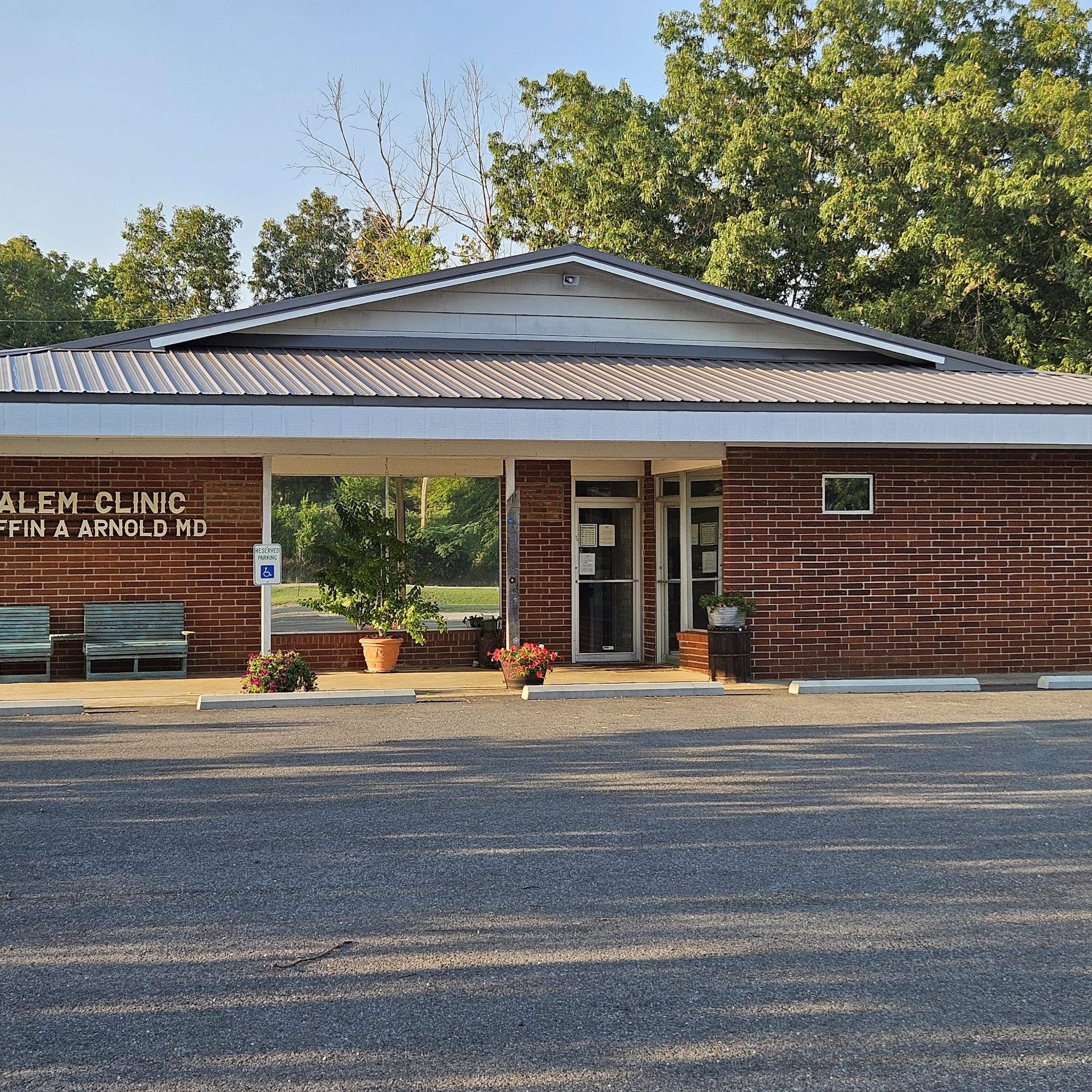 Dr. Griffin A. Arnold Jr, MD 661 N Main St, Salem Arkansas 72576