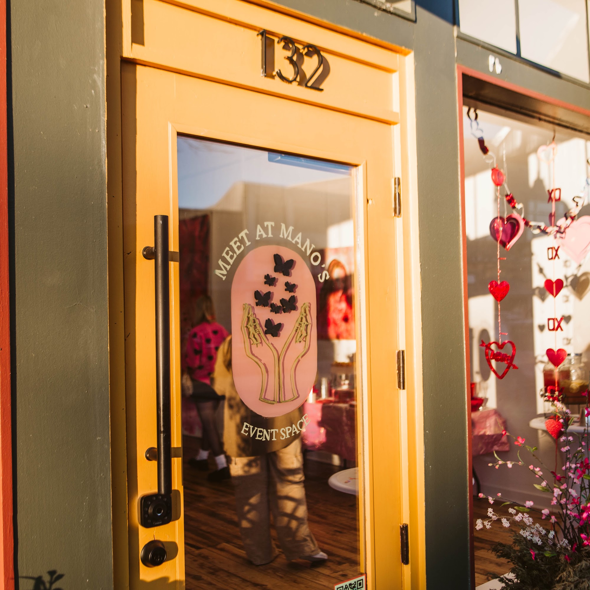 Mano's on Emma Springdale