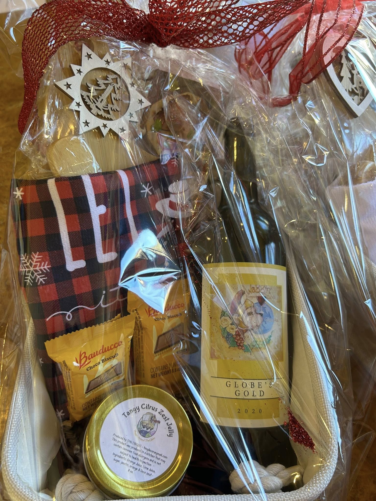 Waggin' Vineyard & Estate Globe